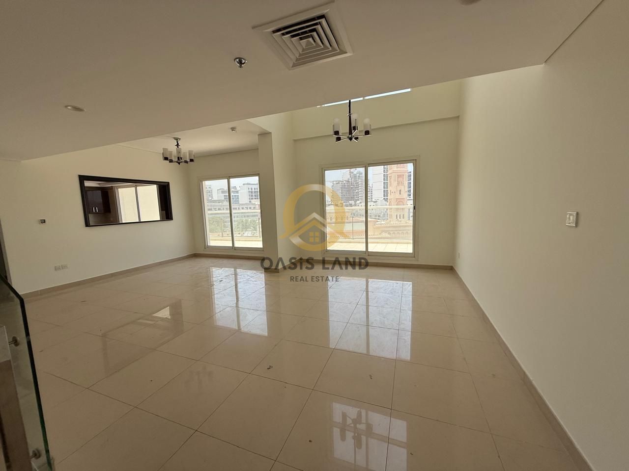 SPACIOUS | DUPLEX BED + STORAGE | PRIME LOCATION