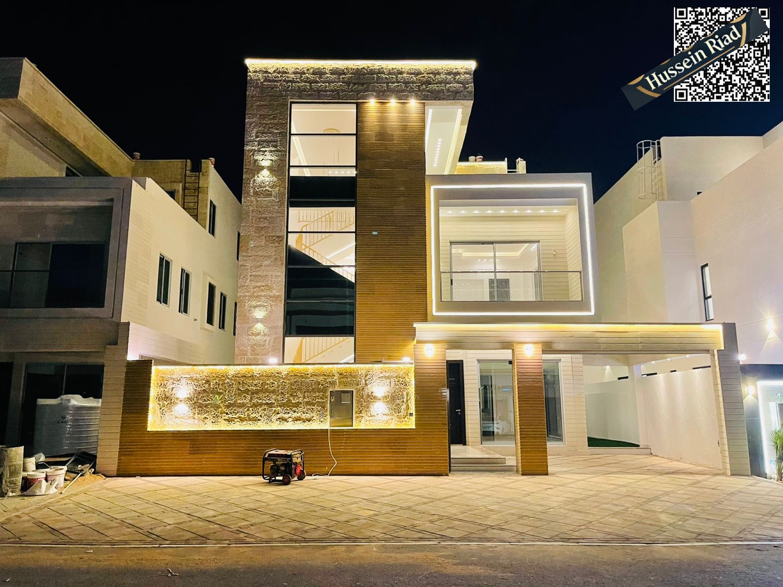 With a sophisticated and luxurious design, a distinguished location close to all services, ideal for family housing or investment.