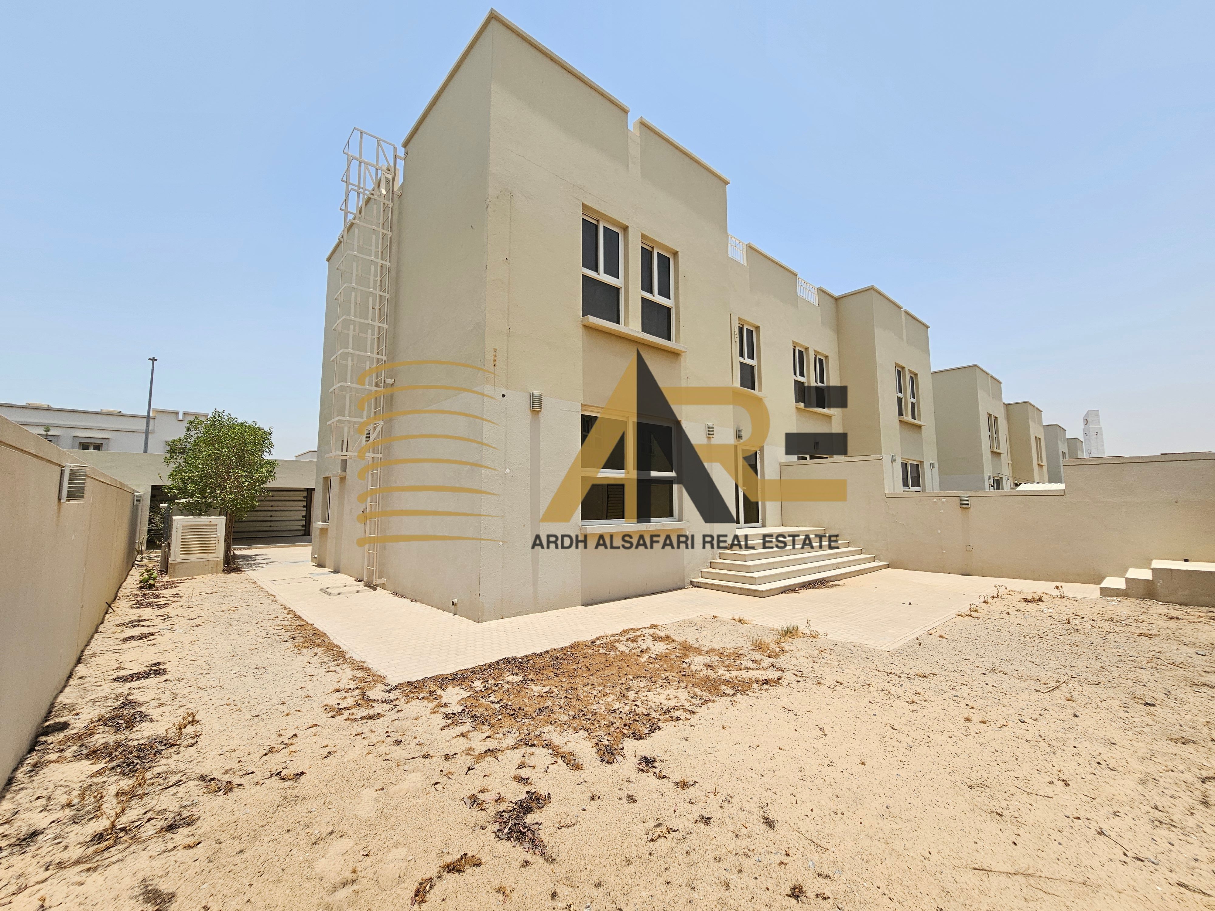 Best offer 3bed Villa maid room parking just 115k