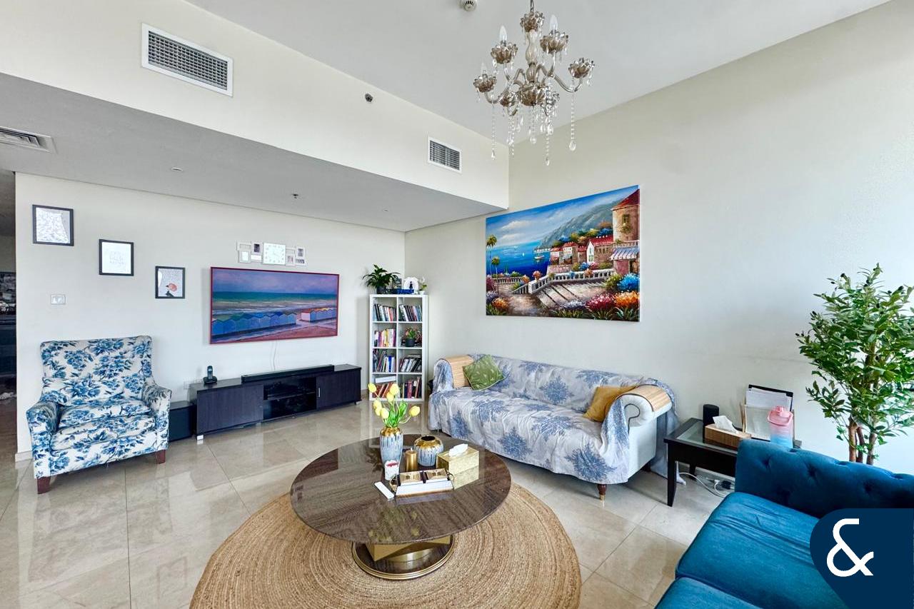 2 Bedroom | Large Layout | Walk to Metro