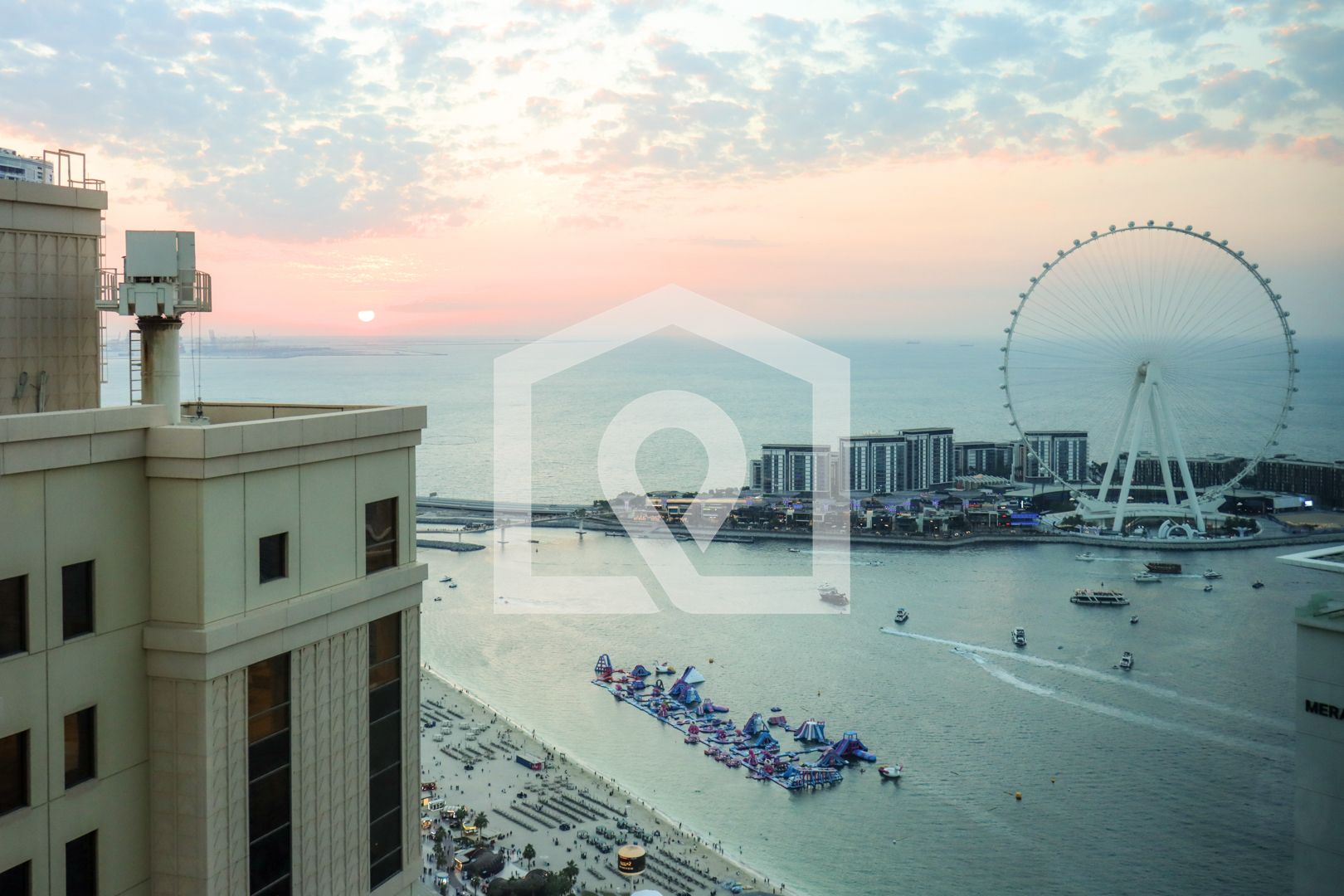 Livbnb-2 Bedroom Stunner with Iconic Ain Dubai View