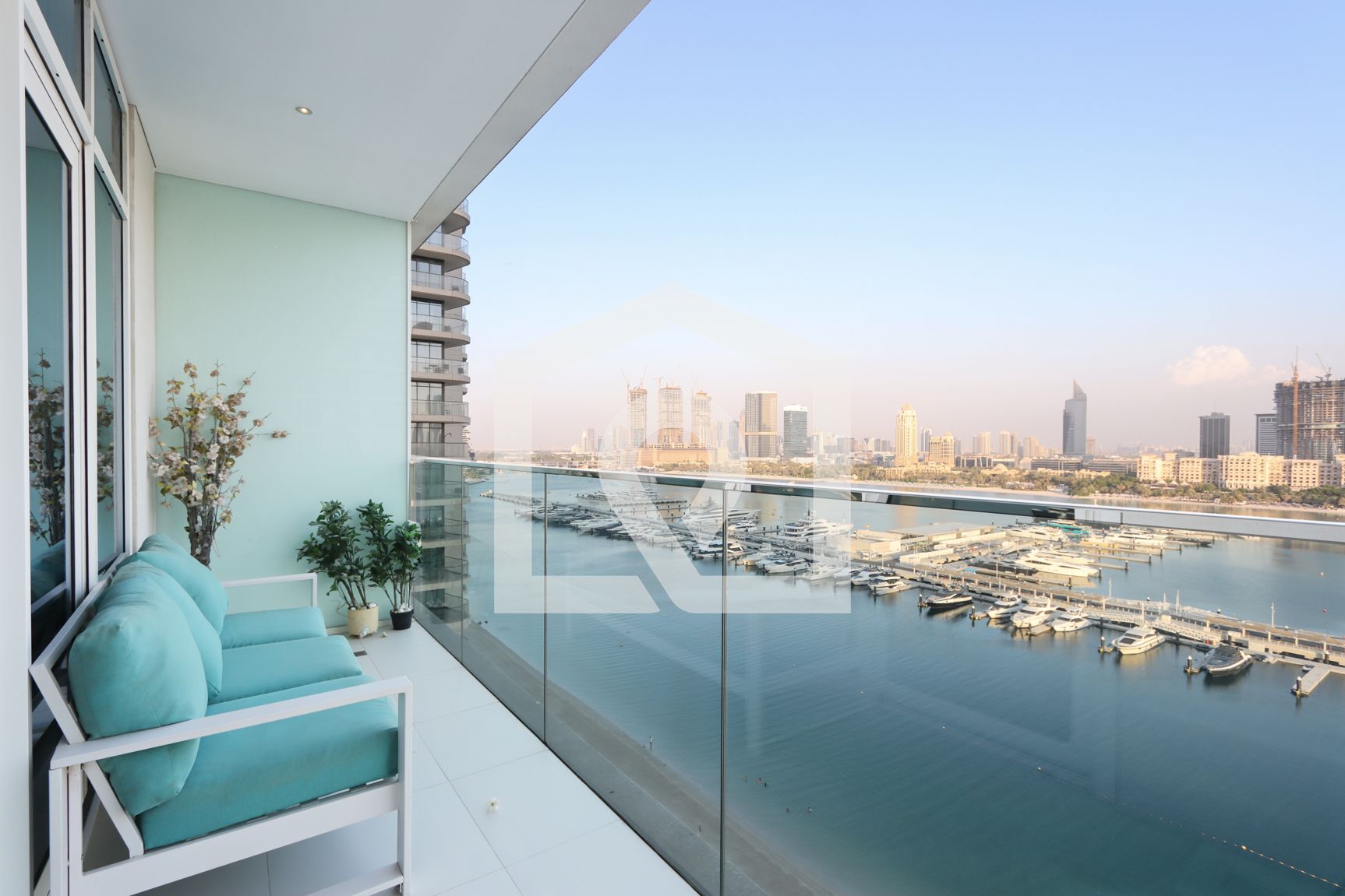 2BR Beachfront Living, Stunning Marina Views