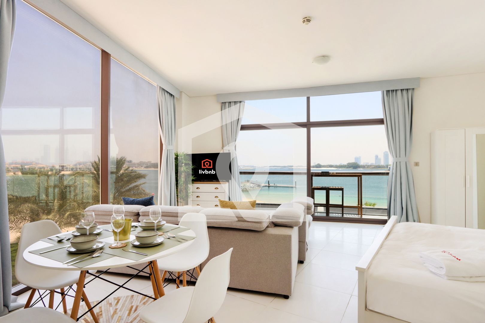 Beachfront Studio with Dining & Leisure at Your Doorstep