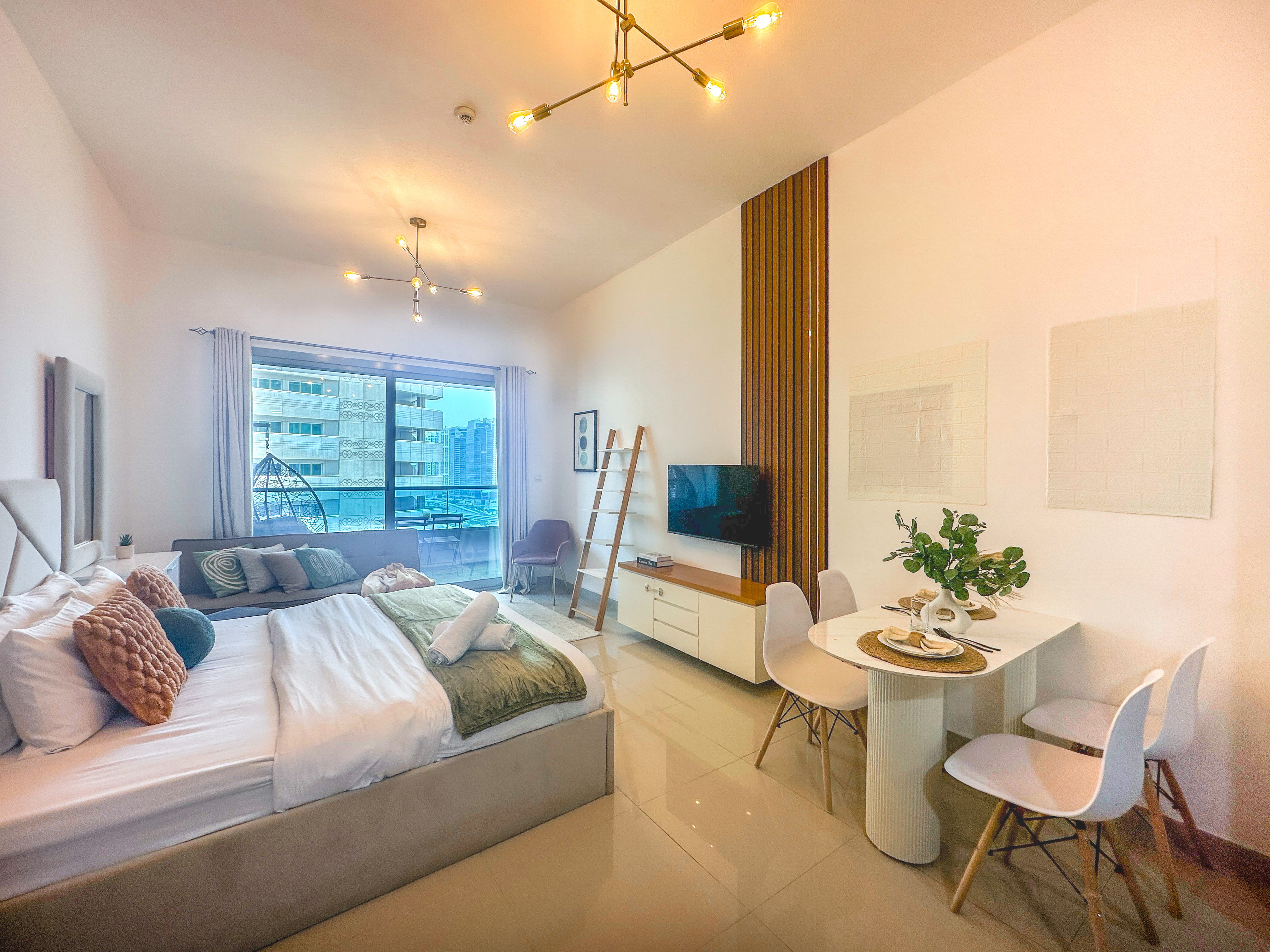 3 months min stay, Cool Studio near to Metro & Beach in Dubai Marina