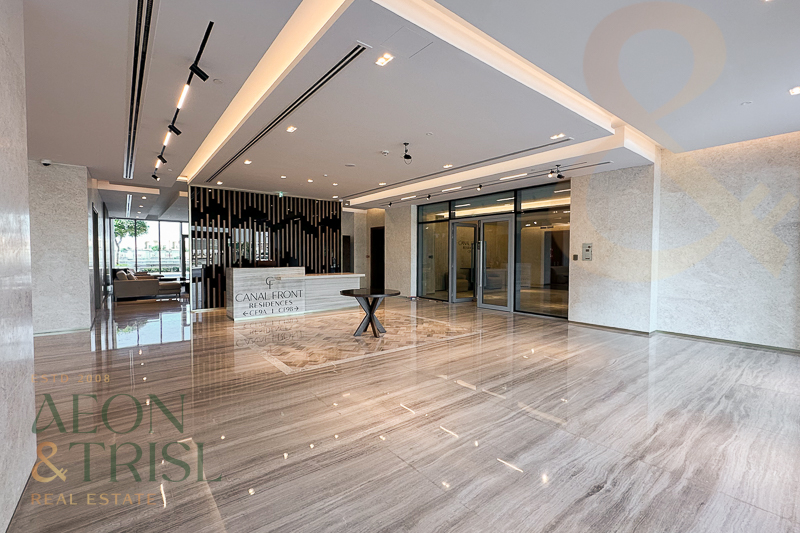 Amazing Canal and Burj Khalifa View Corner Unit
