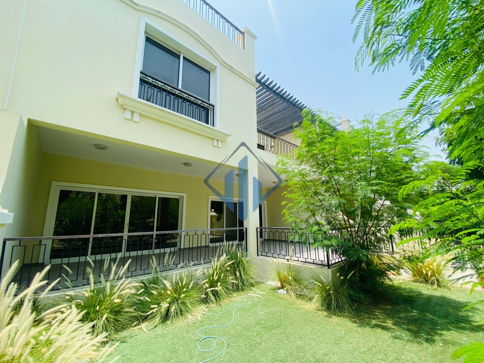 Huge 4BHK + Maid +Laundry - Hot Deal