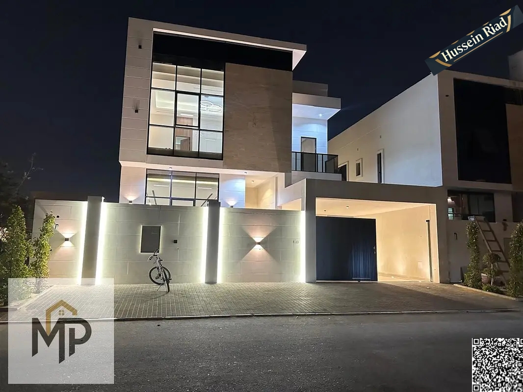 A villa with a luxurious and elegant European design, a distinguished location close to all services, and at a very special price.