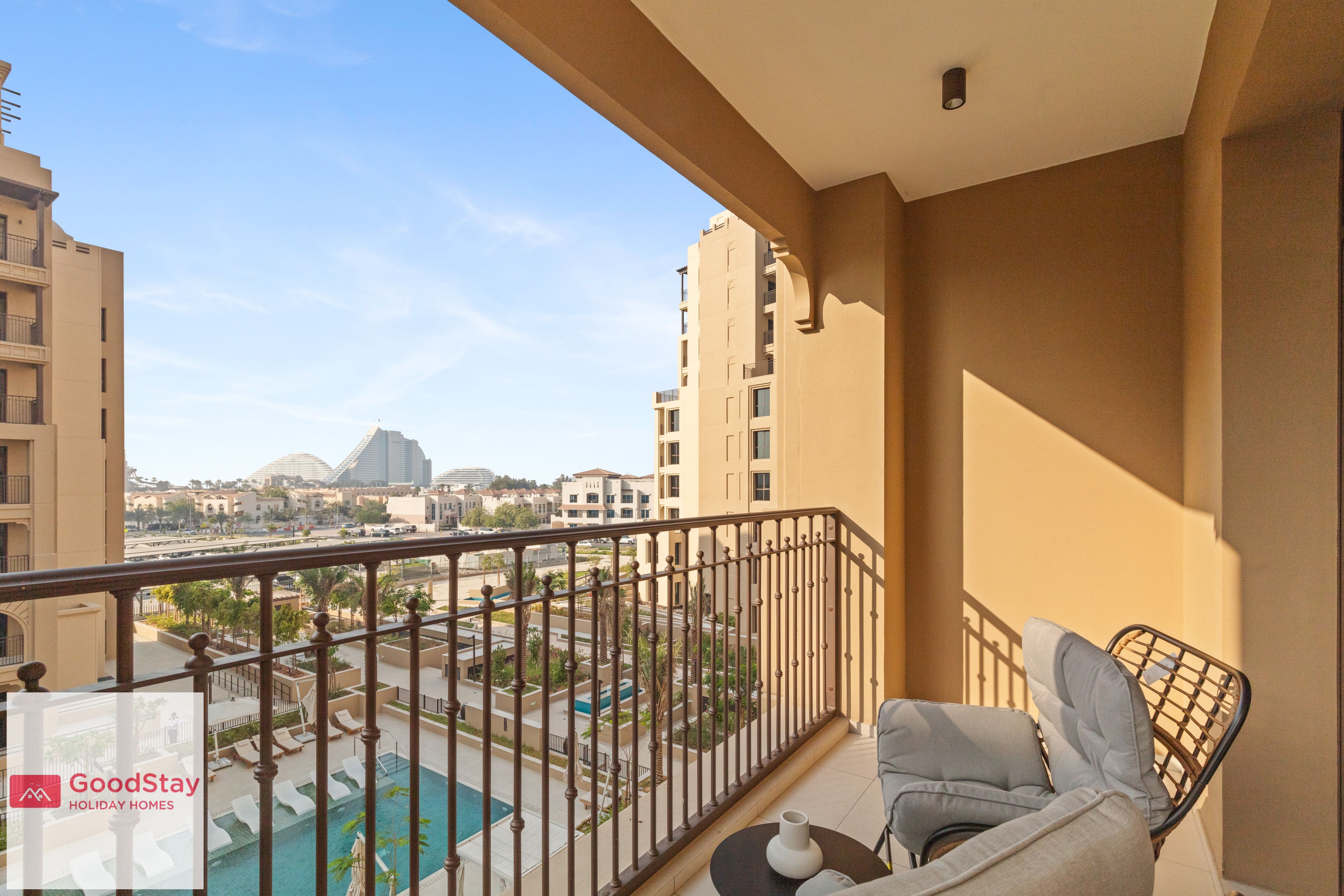 Luxury Fully-Equipped 1BD Apartment in MJL