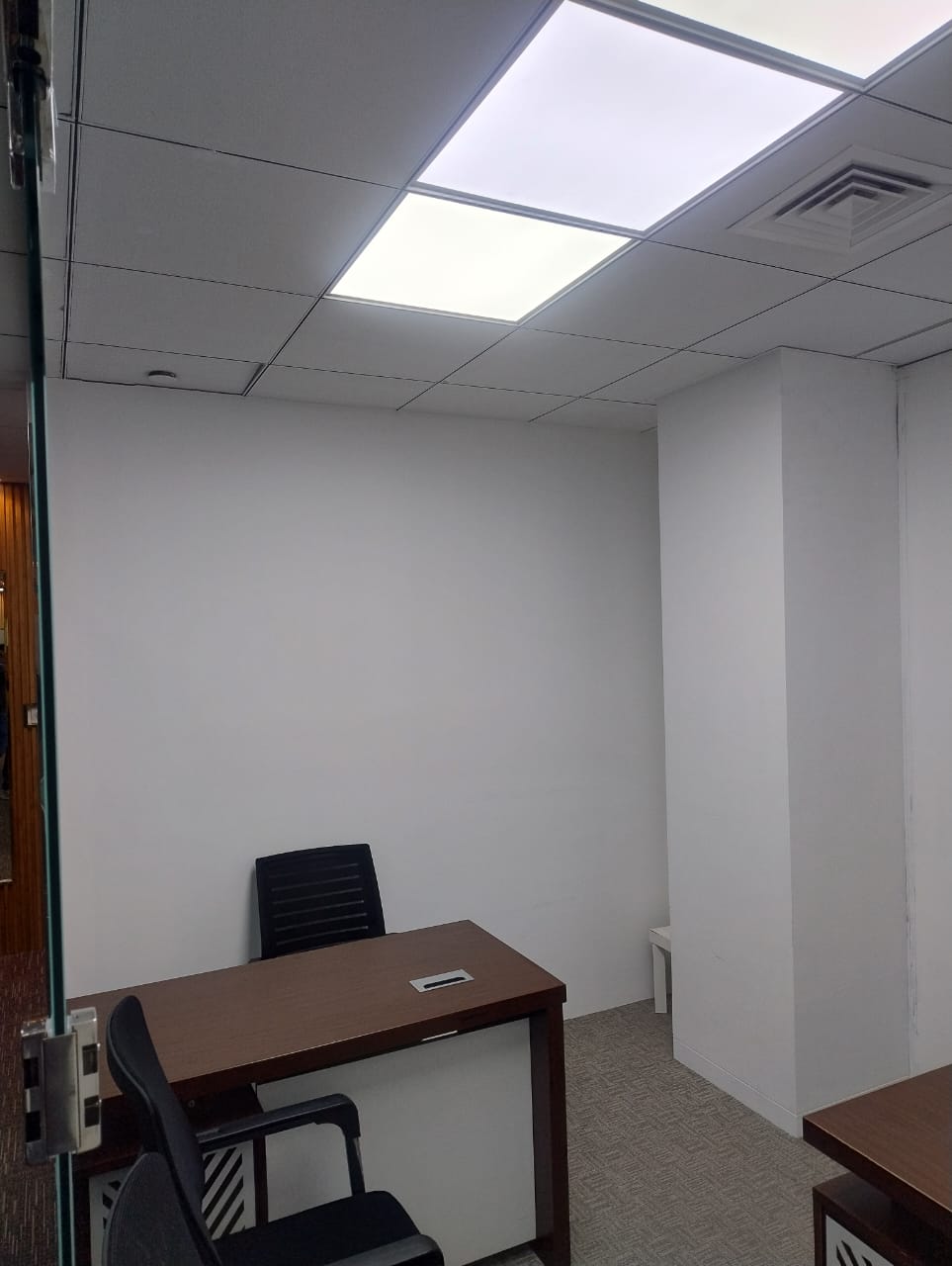 130 SFT fully furnished office 24/7 access with all amenities for AED 20,999 Yearly