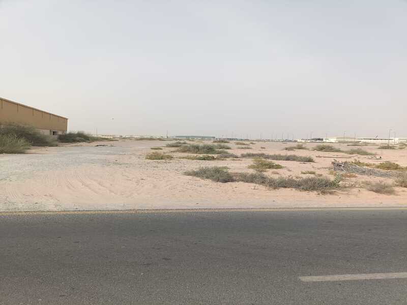 For sale, land in the Al-Saj’a Al-Hanou Al-Qadeem area, Block 4, area 32,000 square feet