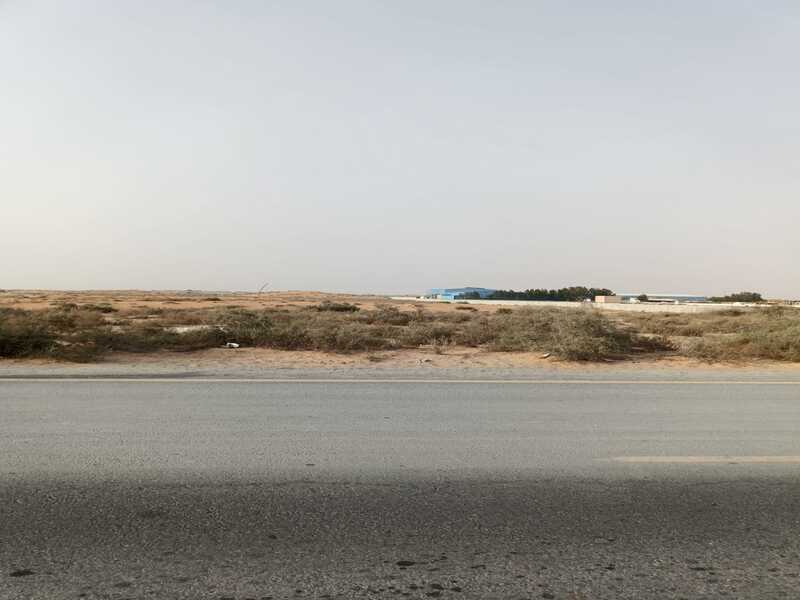For sale, land in Al Sajaa area, area of 1 million square feet, freehold