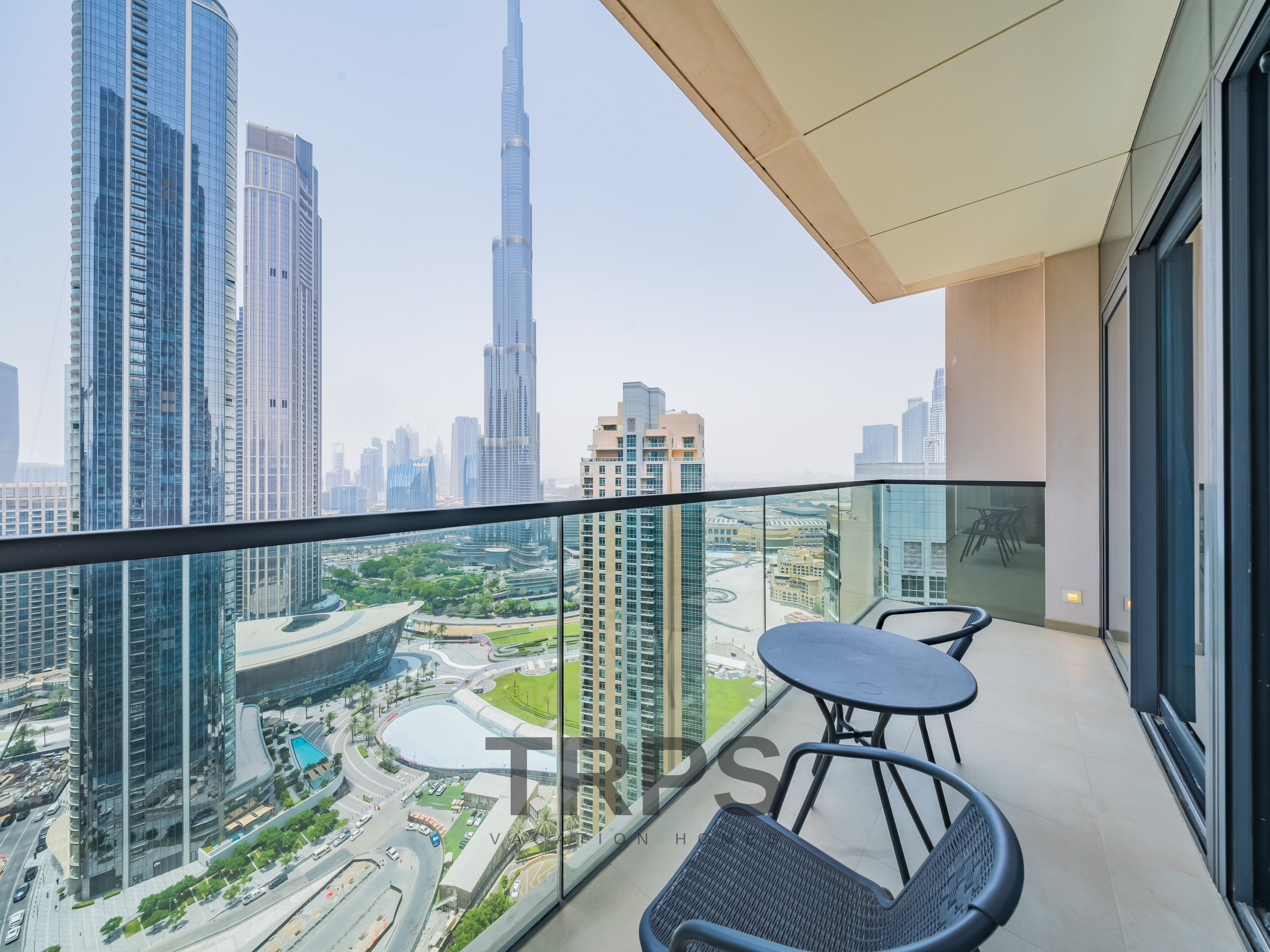 Burj Khalifa Skyline View | 3BR+M | Upscale Living