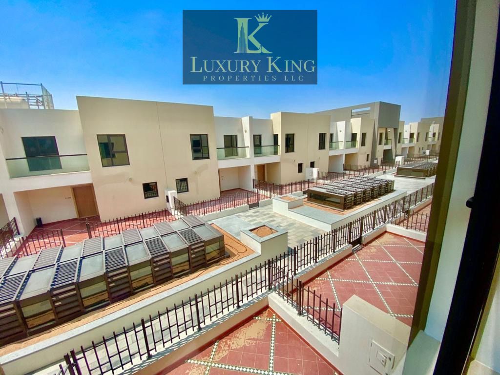 BEAUTIFUL 3 BEDROOM - APARTMENT