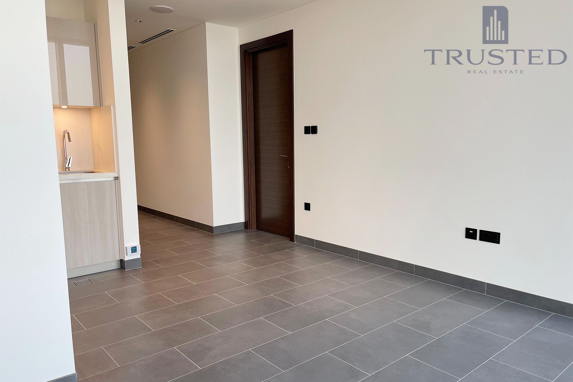 Unfurnished | 1BR | Huge Layout