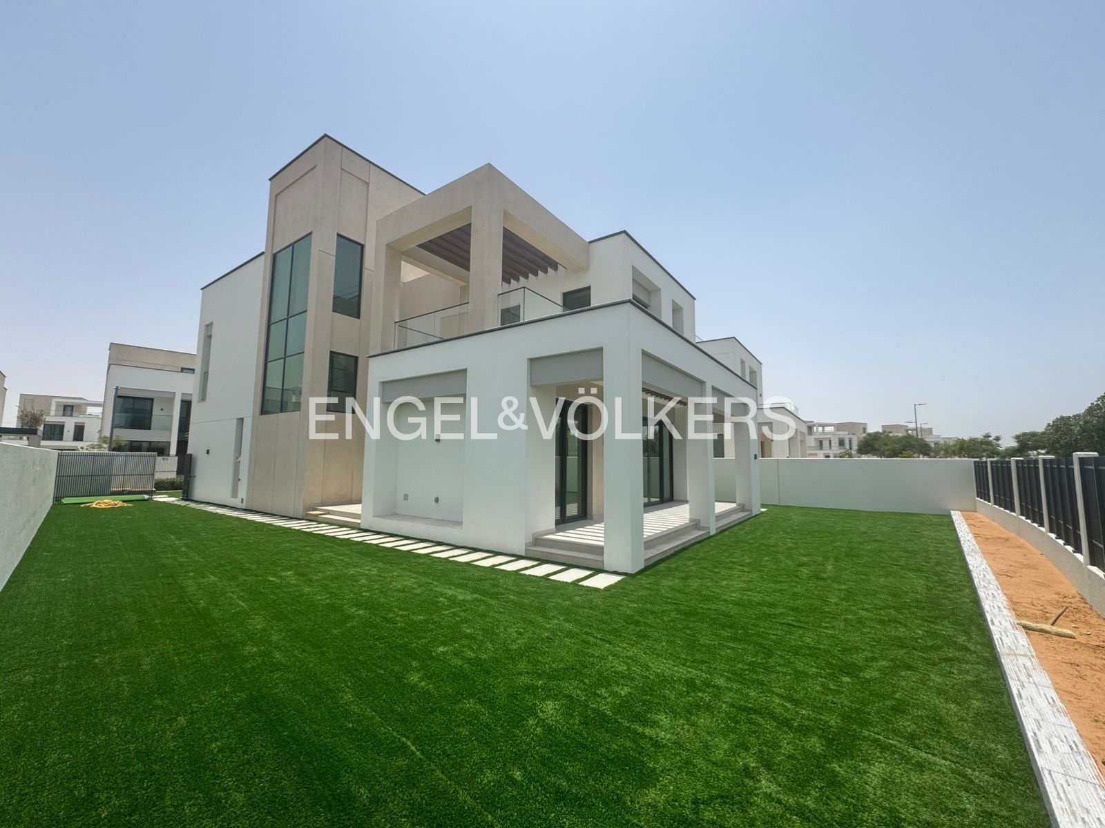 Modern | Corner Unit | Multiple Cheques
