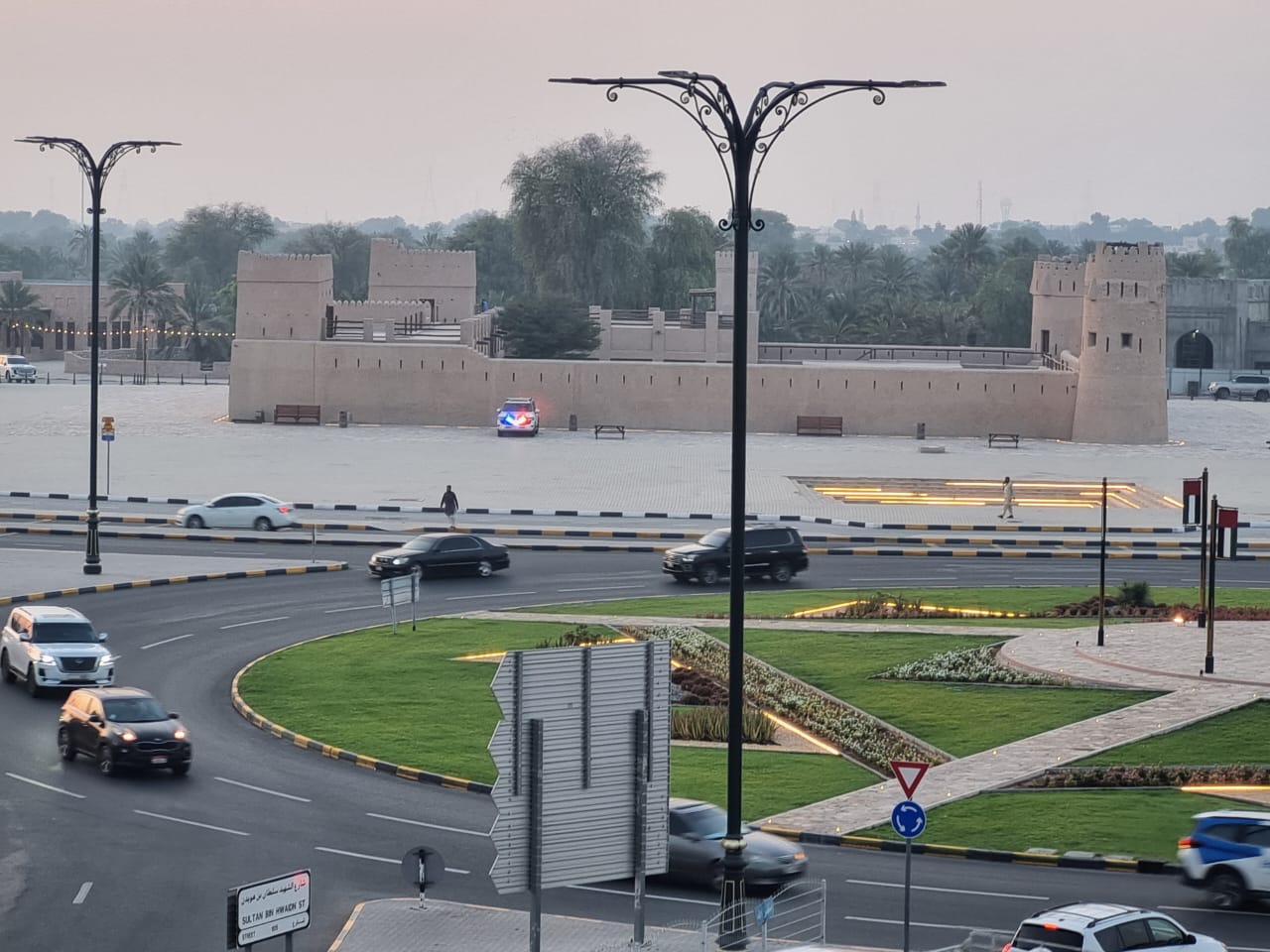 STAFF ACCOMIDATION 4 BR HALL APARTMENT W/BALCONY READY POSITION ON DHAIDH ROUNDABOT MAIN ROAD OPOSIT LULU NEAR FORT MAIN ROAD BACHLOR COMPANY ACOMIDAT