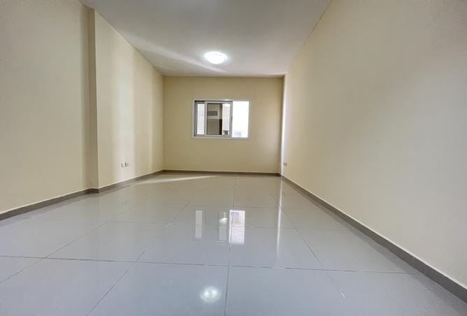ONE MONTH FREE FAMILY ONLY NEAR RTA BUS STOP SHJ DXB BORDER