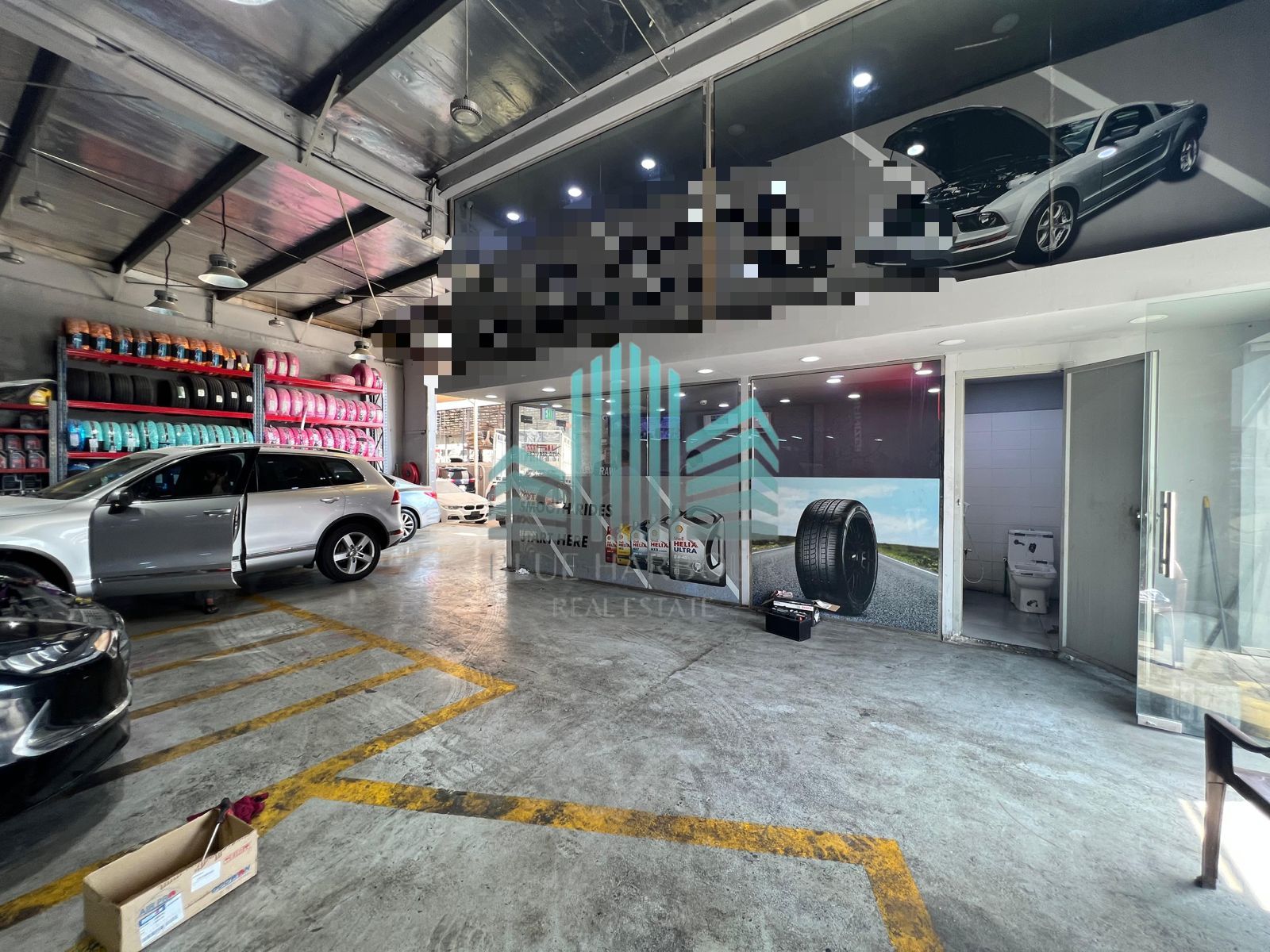 ROAD SIDE | ROAD FACING | PERFECT VISIBILITY | READY TO MOVE IN