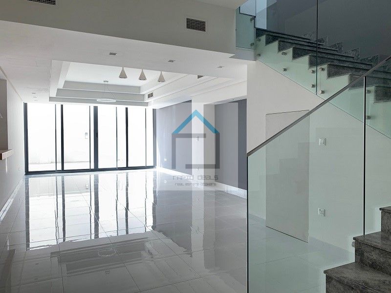 Beautiful & Vast 3 BR+M Townhouse for Rent