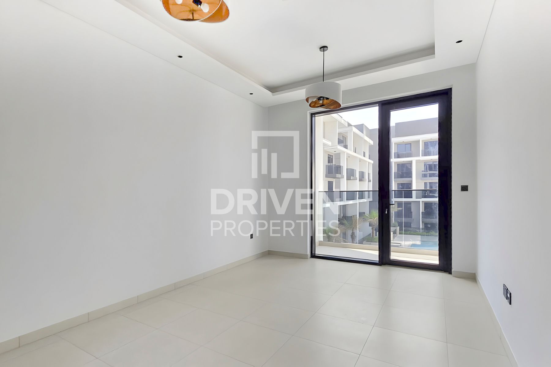 Stunning Pool View Apartment Across the Mall