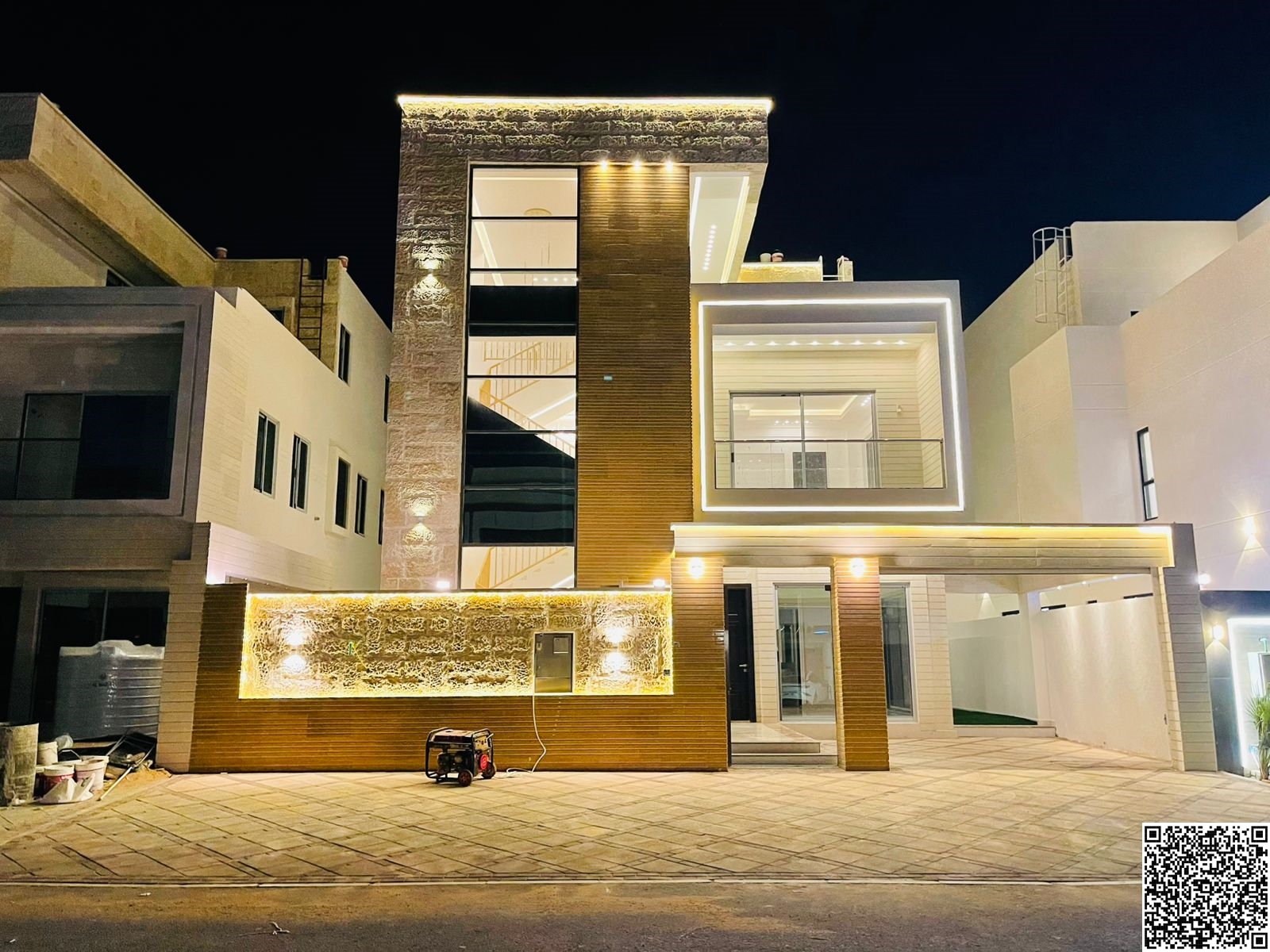 A luxurious and upscale villa with a full stone facade, super deluxe finishes, and very beautiful interior decoration at an ideal price, negotiable.
