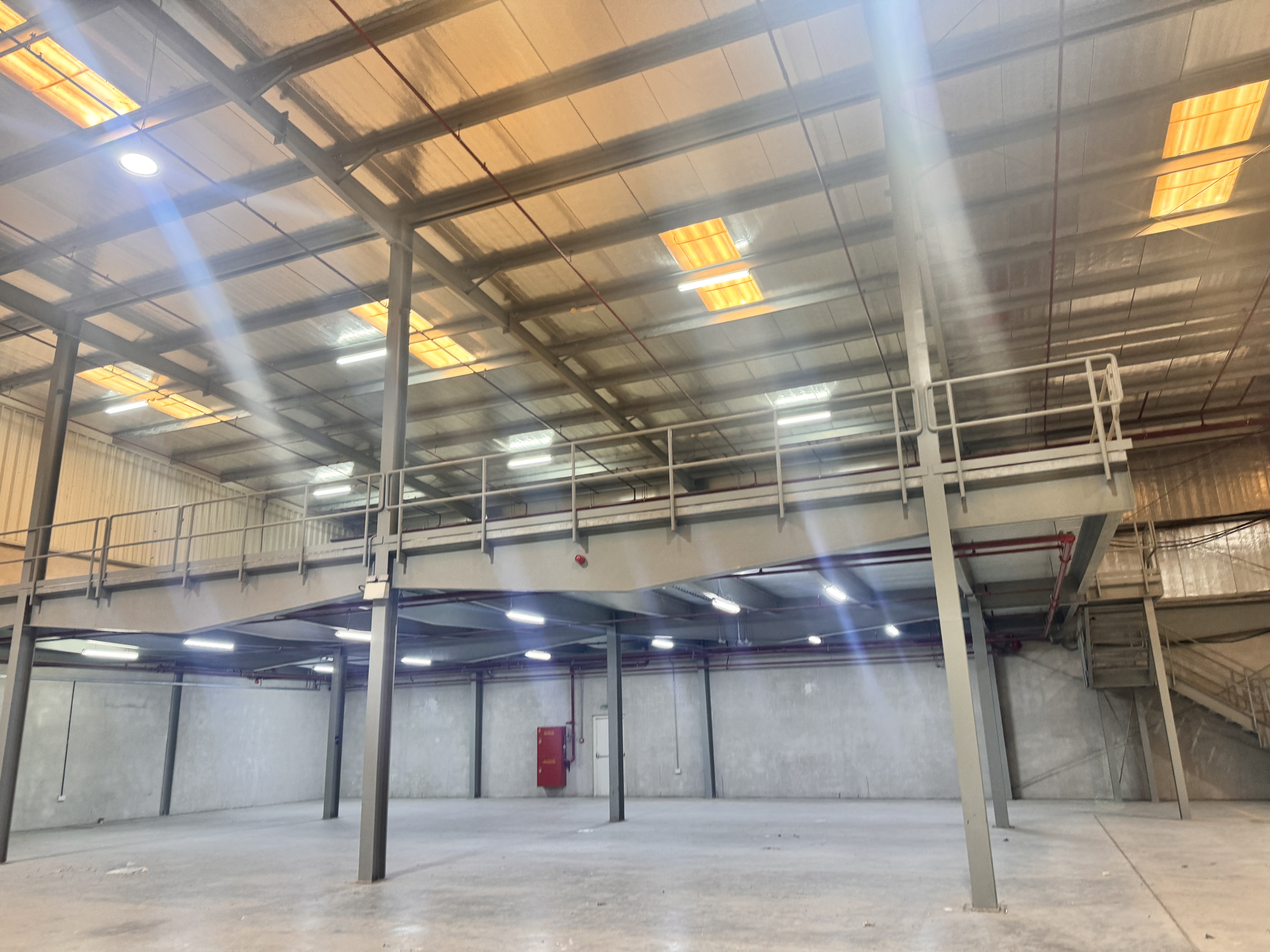 WAREHOUSE IN DIP