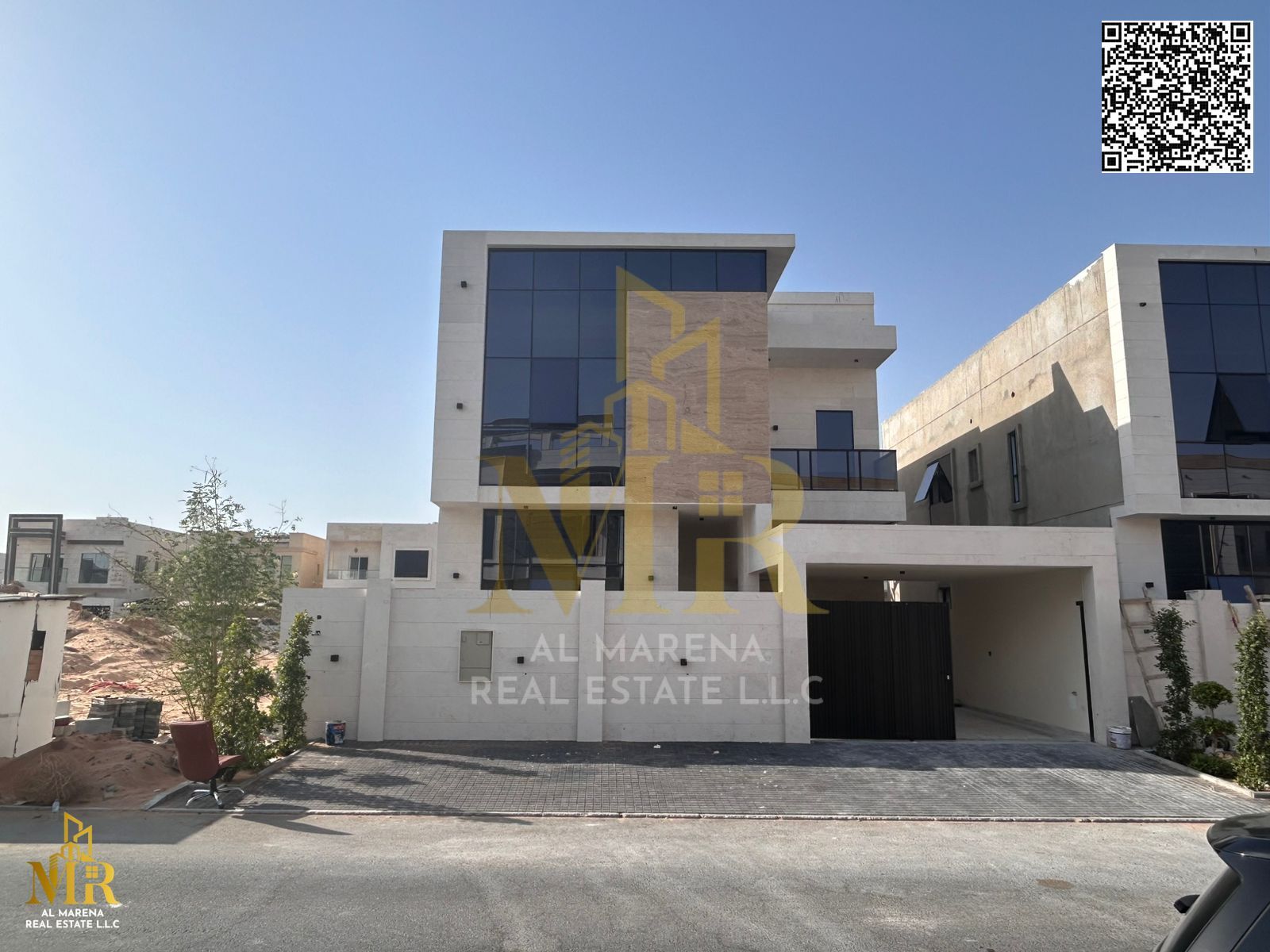 A villa directly from the owner, with personal finishing, on a main street, close to all services, freehold for all nationalities and without a down p