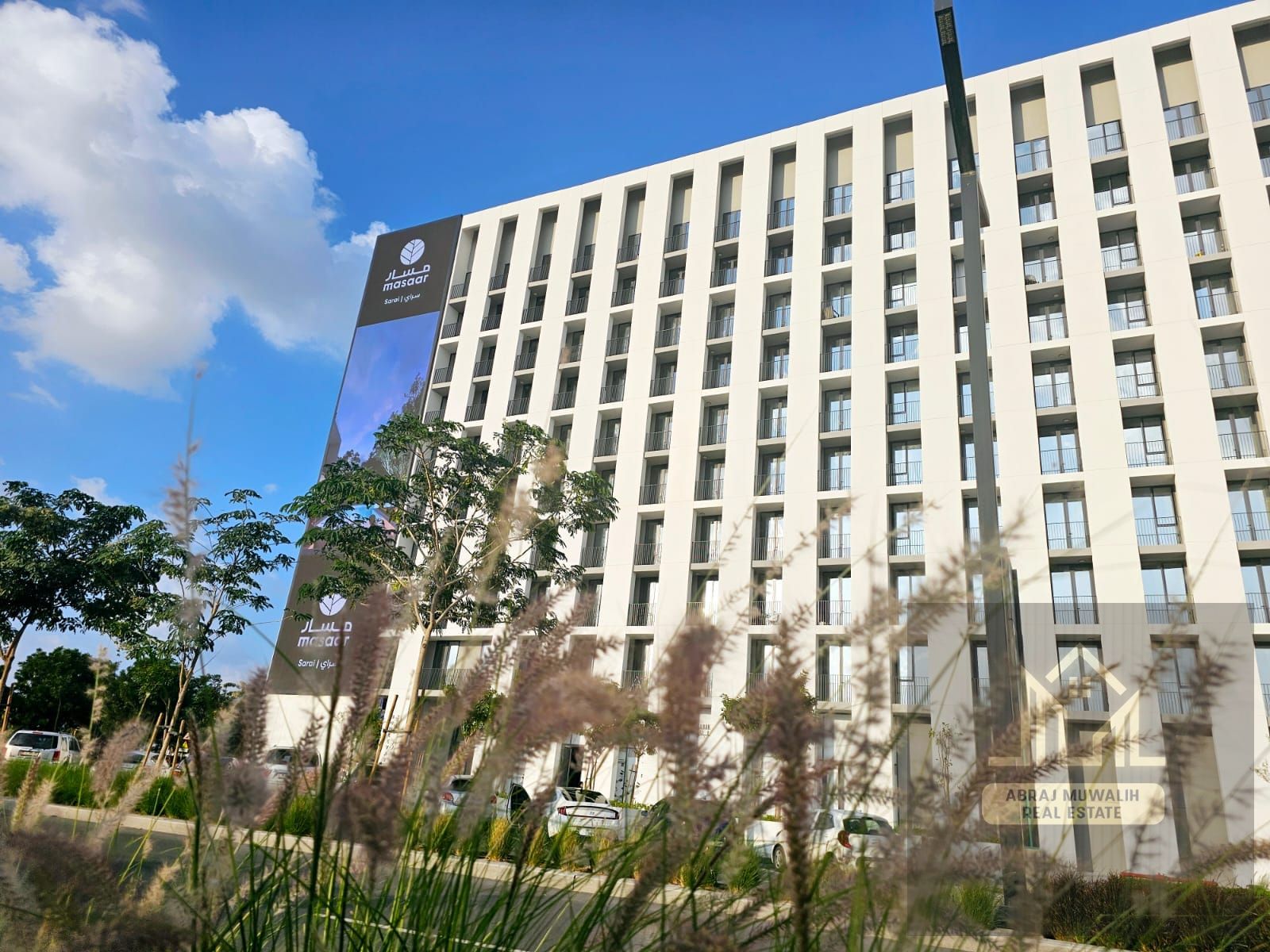 GORGEOUS APARTMENT WITH ALL FACILITIES GYM POOL &PARKING ONLY IN 1.5m AEDs