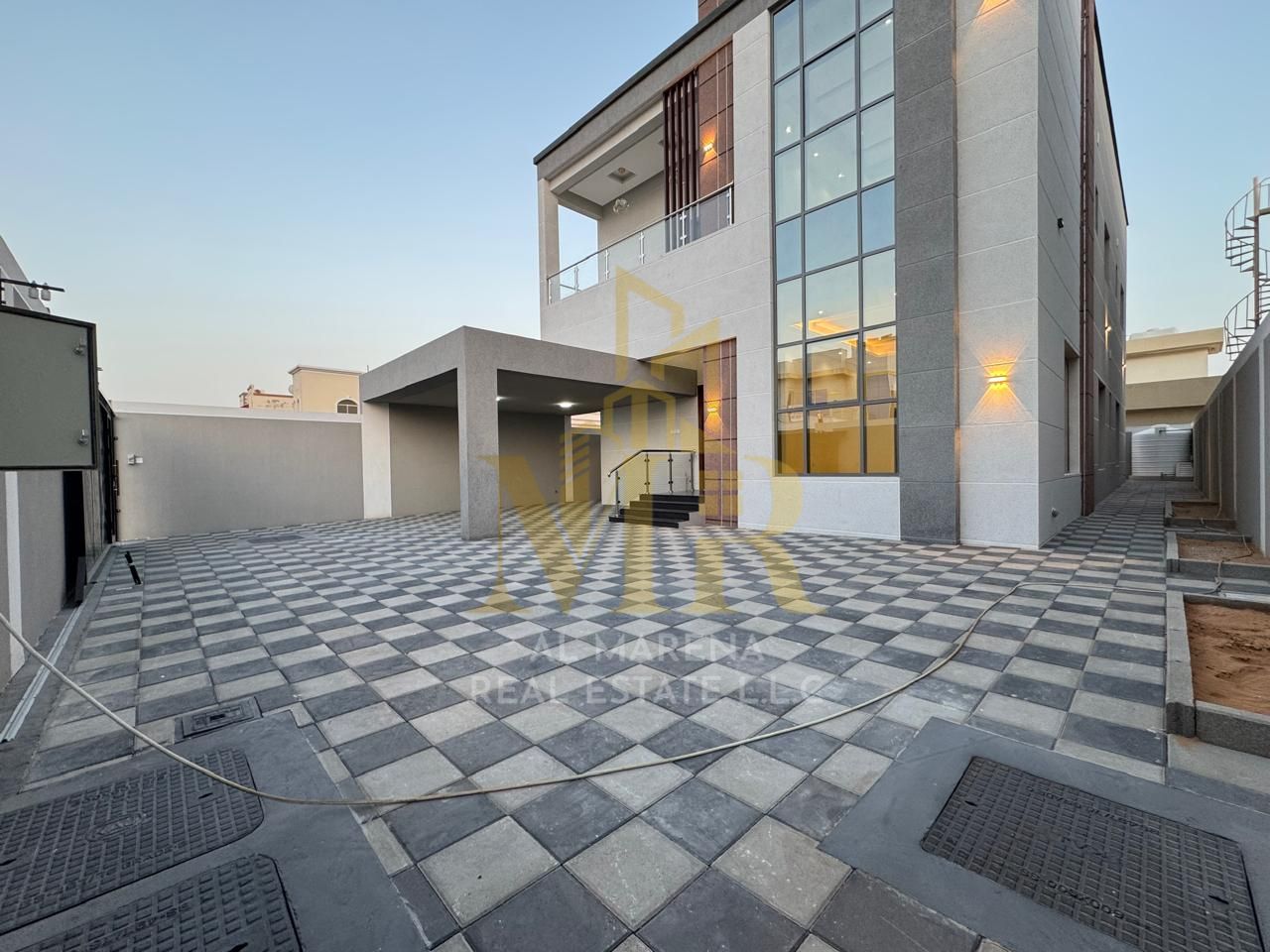 Modern villa with a contemporary design, a roof and an outdoor garden, at a price including air conditioning and negotiable, freehold for all national