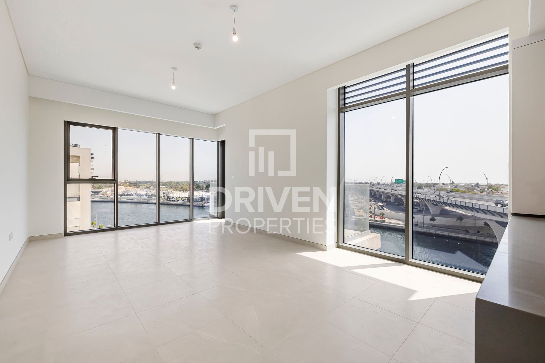 High Floor and Vacant Apt with Canal View