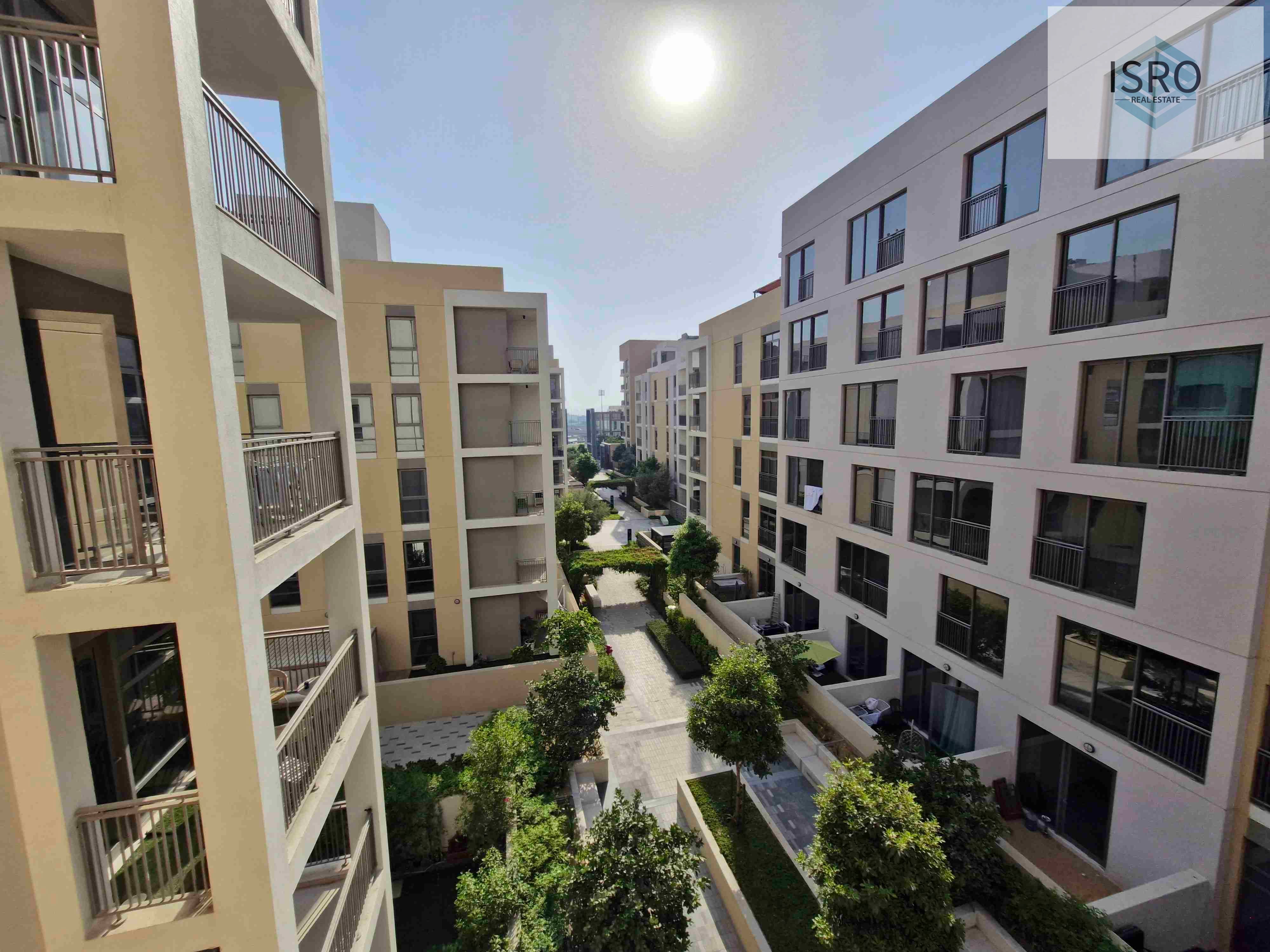 Very spacious 1bhk with balcony 4P