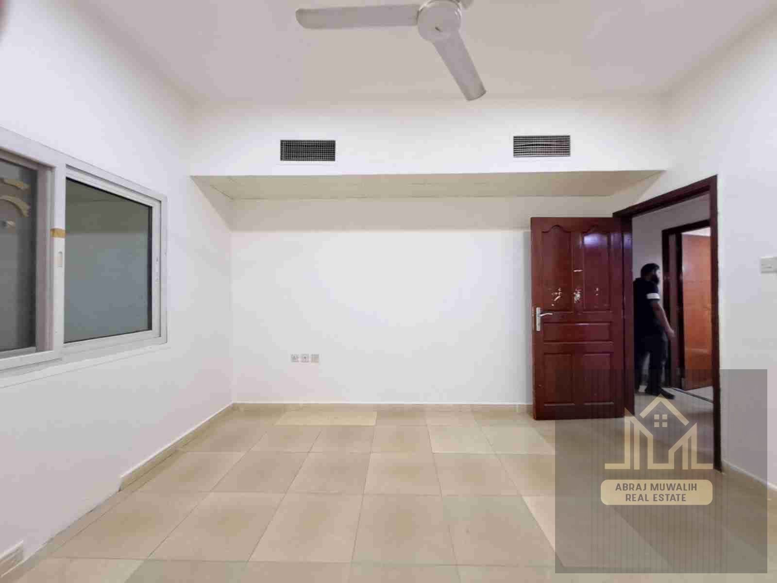 Ready To Move No deposit// With Balcony Only Family Close To Bus Station
