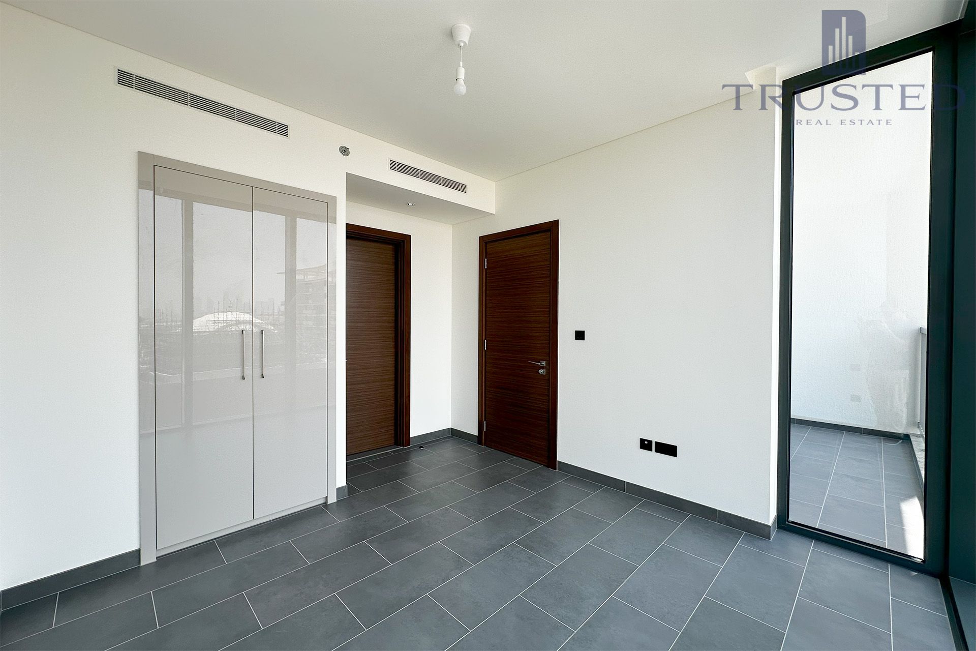 Unfurnished | Ready to Move | Huge Layout
