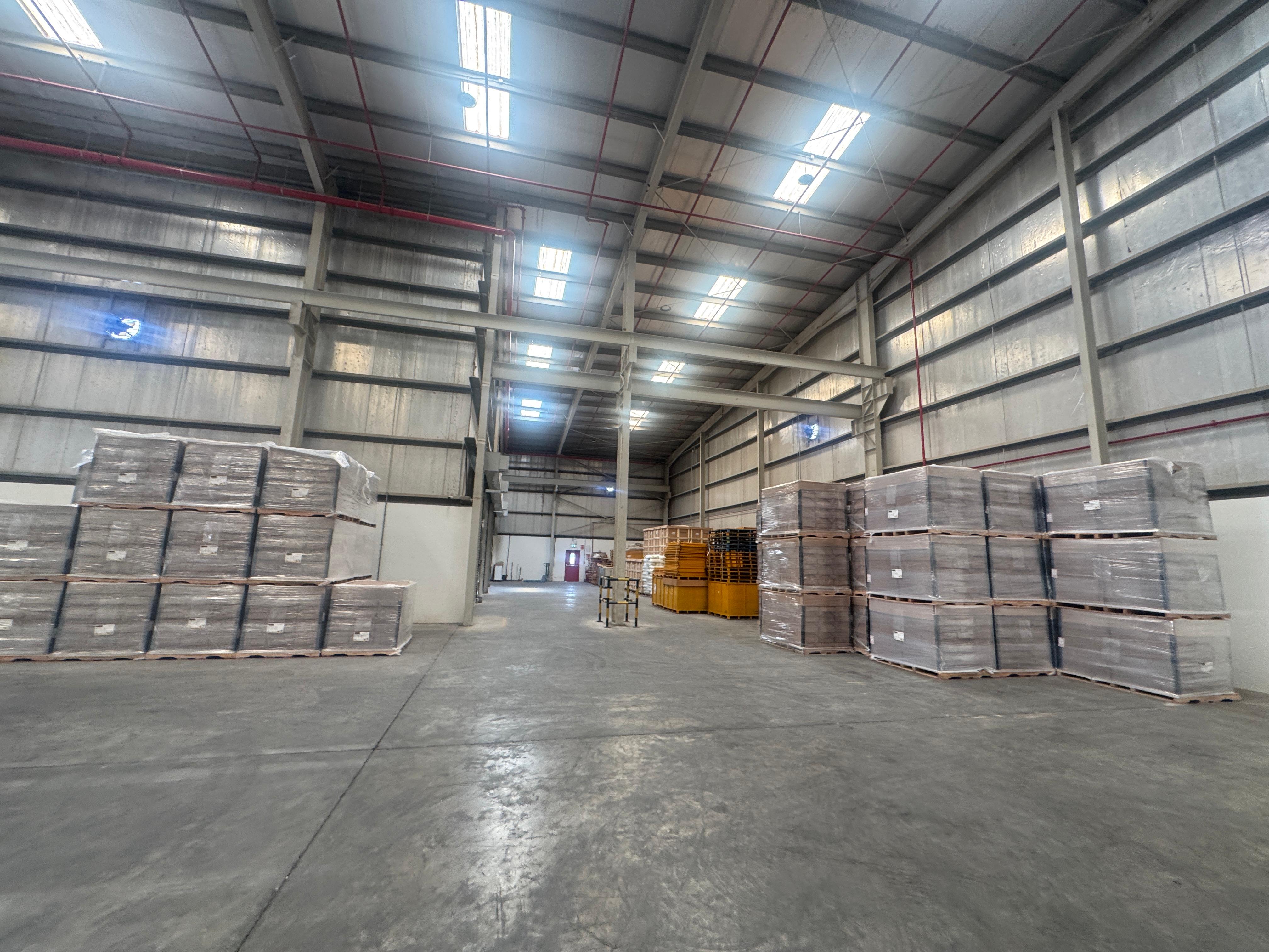 Beautiful Warehouse - 6500 sq ft - AED 487500/- Per Year - Power Load 150 KW - IMPZ