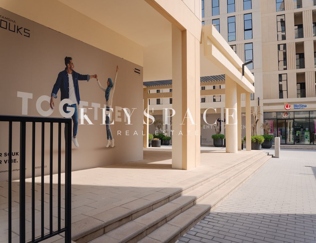 Exclusive Location | Water Features | Resale