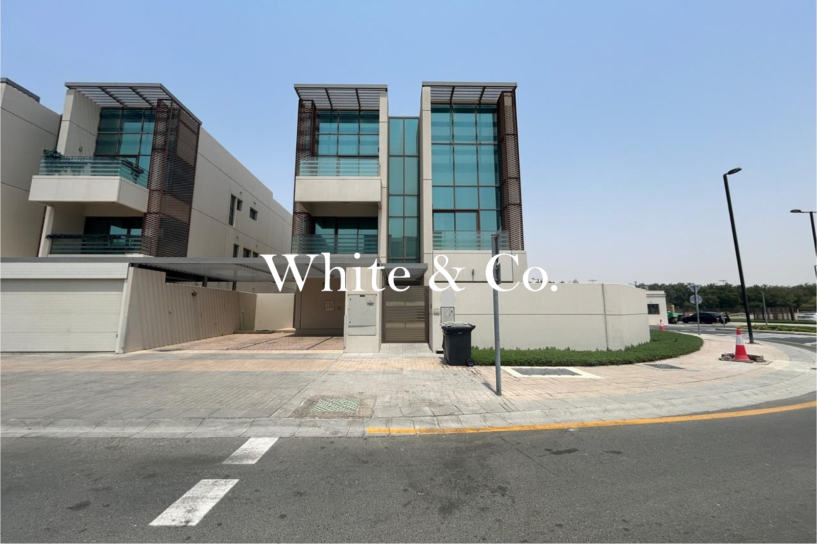 Vacant Now | Single Row | Corner Unit