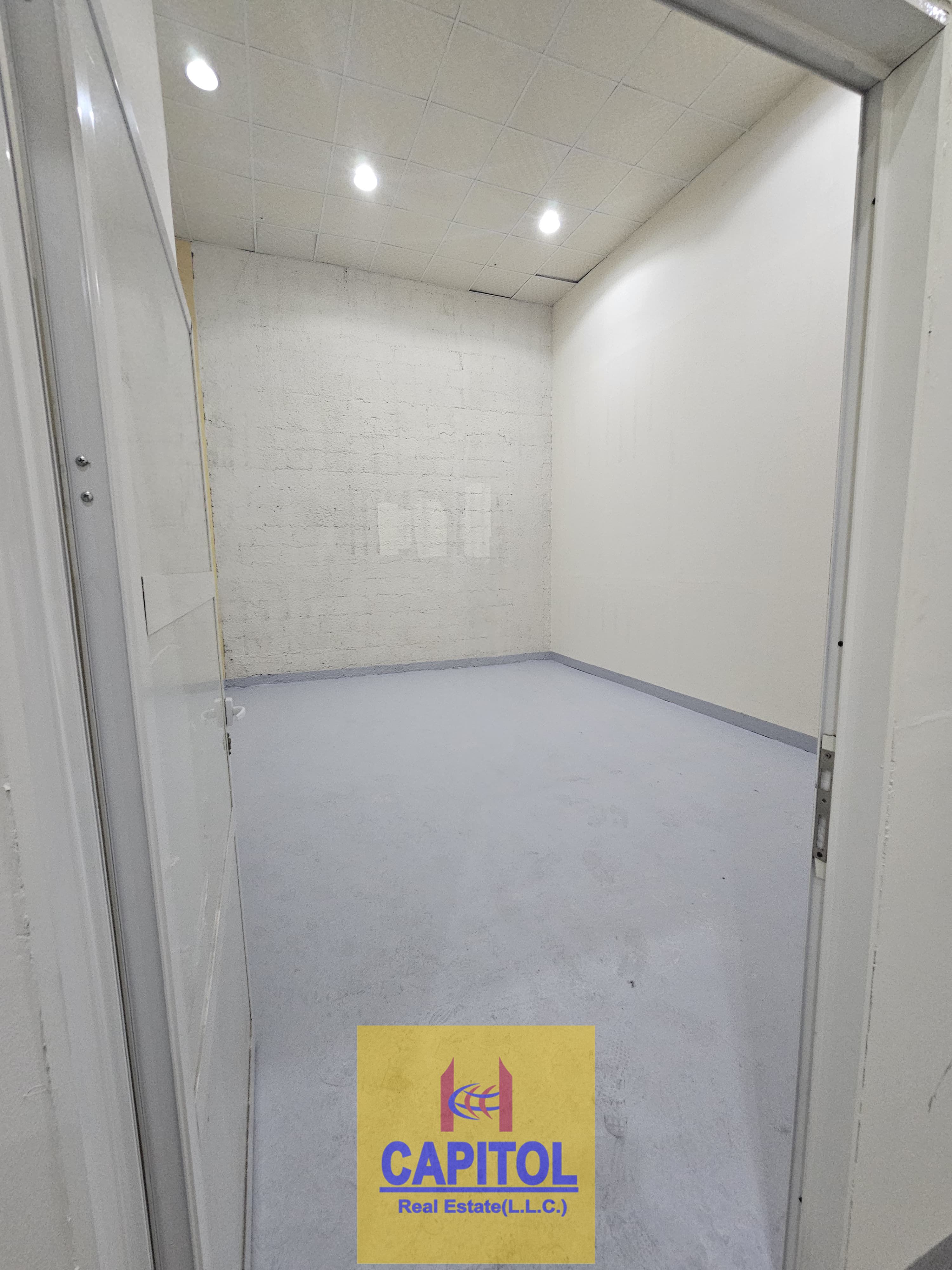 STORAGE WAREHOUSE FOR RENT ON MEZZANINE FLOOR AL QUOZ-4