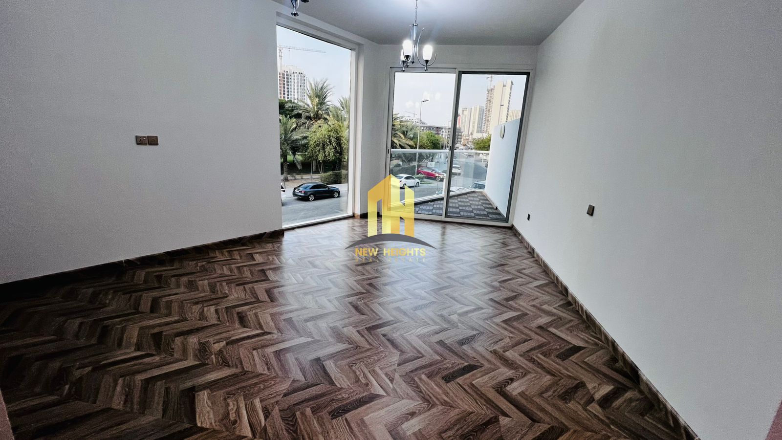 | 4 Bedroom + Maids Room | Corner Villa | Opposite Park | 5 Min from Circle Mall |