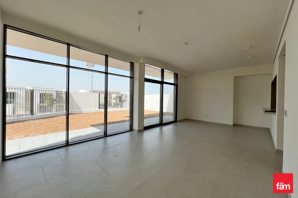 SPACIOUS, CORNER, HUGE PLOT, CLOSE TO POOL