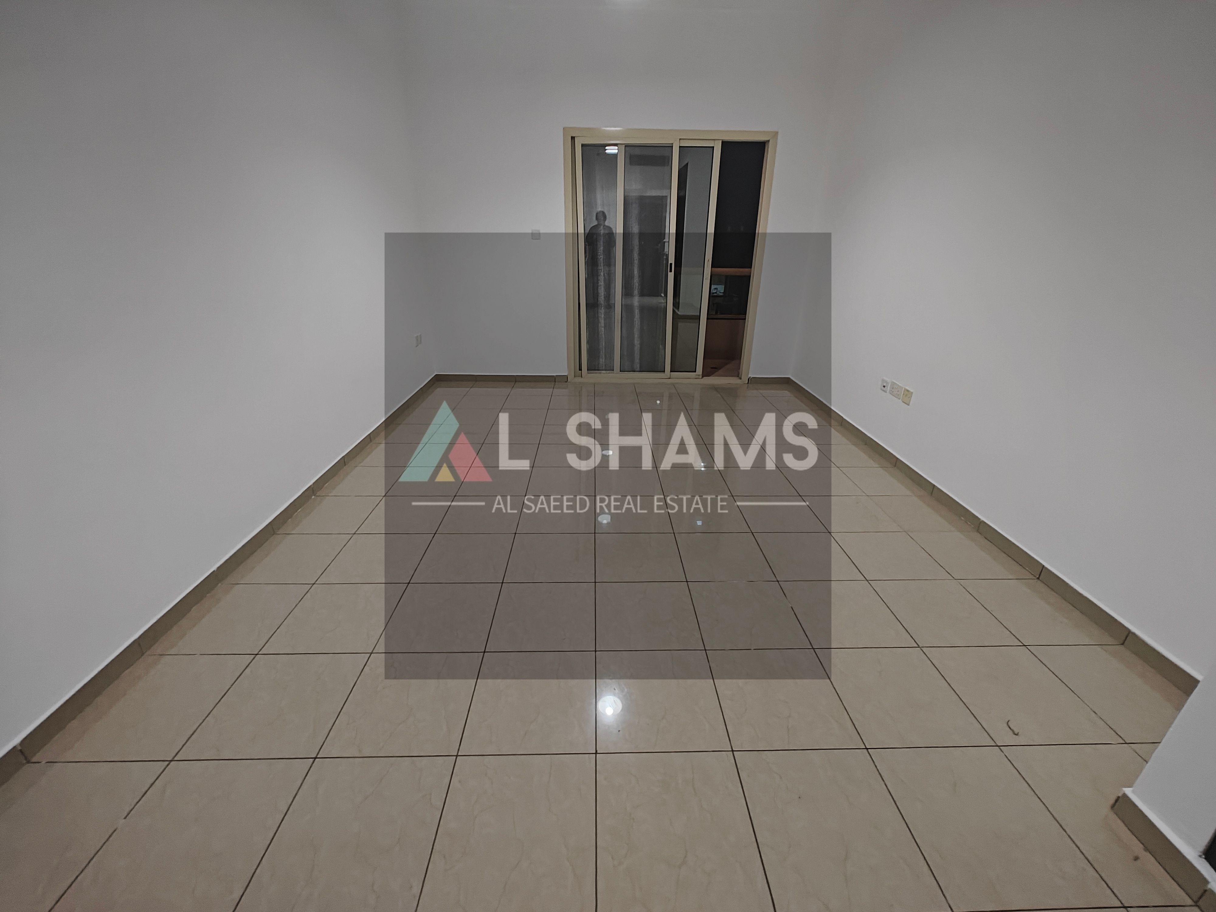Spacious Studio Apartment with Balcony, and Wardrobes