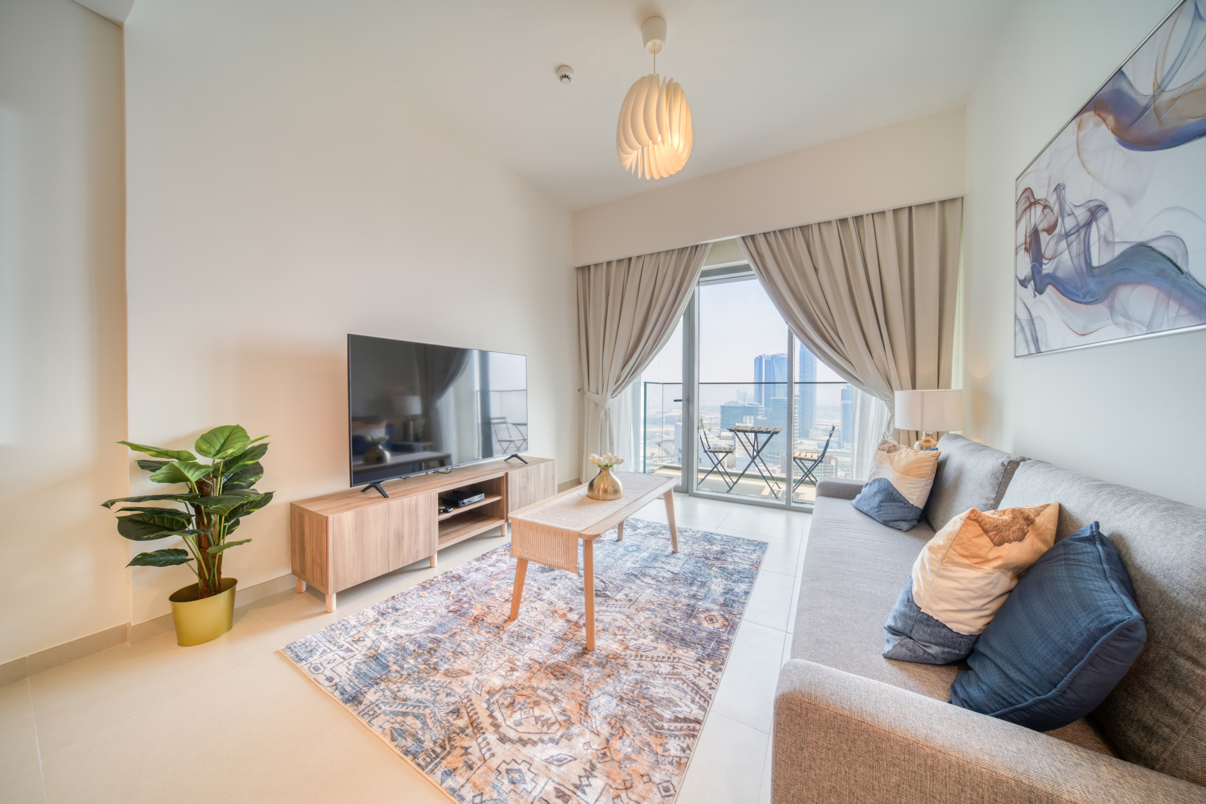 City Lights and Luxury Living, Close to Dubai Mall