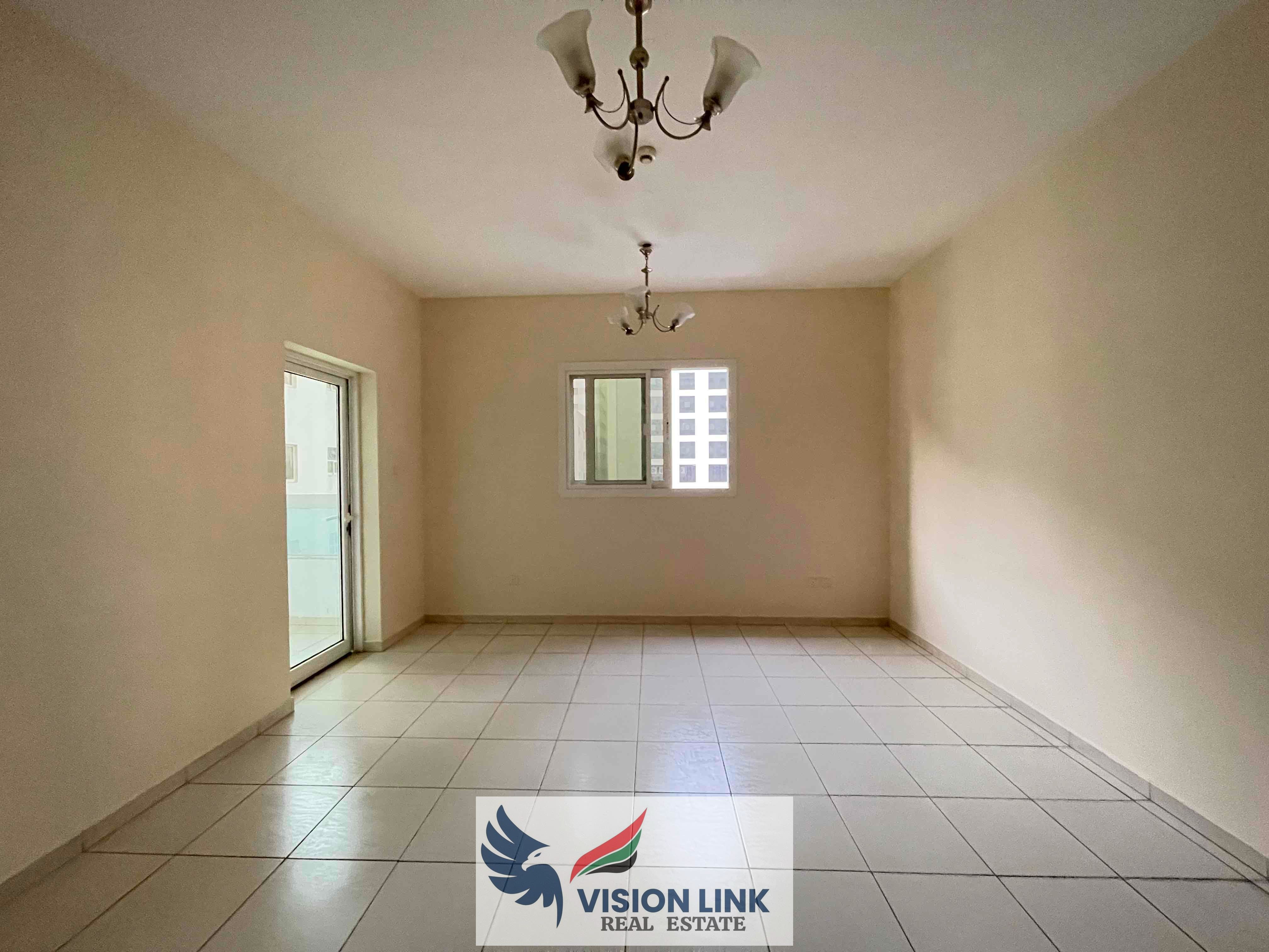 Lavish 1 bhk with balcony with parking free on prime location