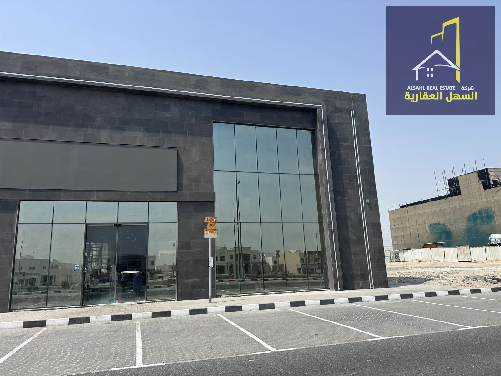 For sale, a showroom in the Industrial Area 18, on Maliha Street, Maliha, directly, fully furnished, excellent condition