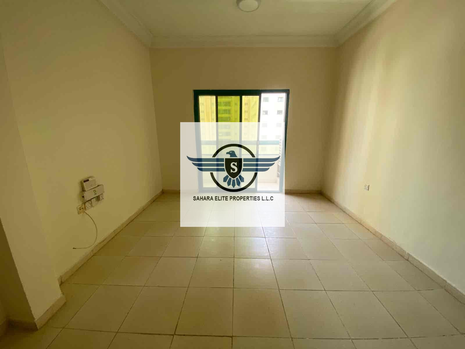 Hot offer 2bhk one month free close to share center very esy to exit Dubai