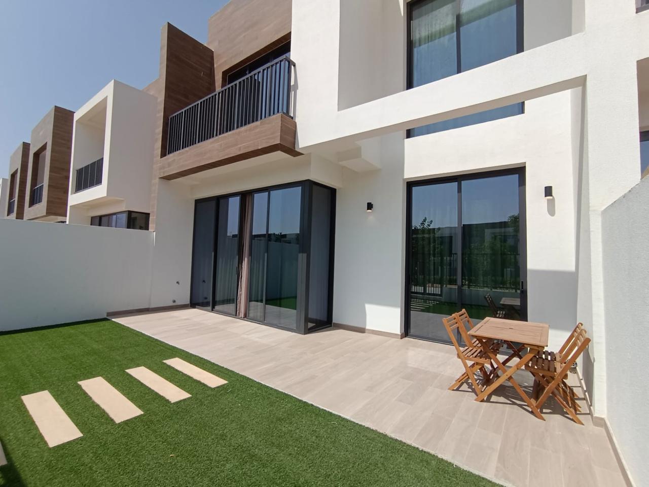 3BR + Maid Townhouse | Garden & Fountain View | Walk to Beach!