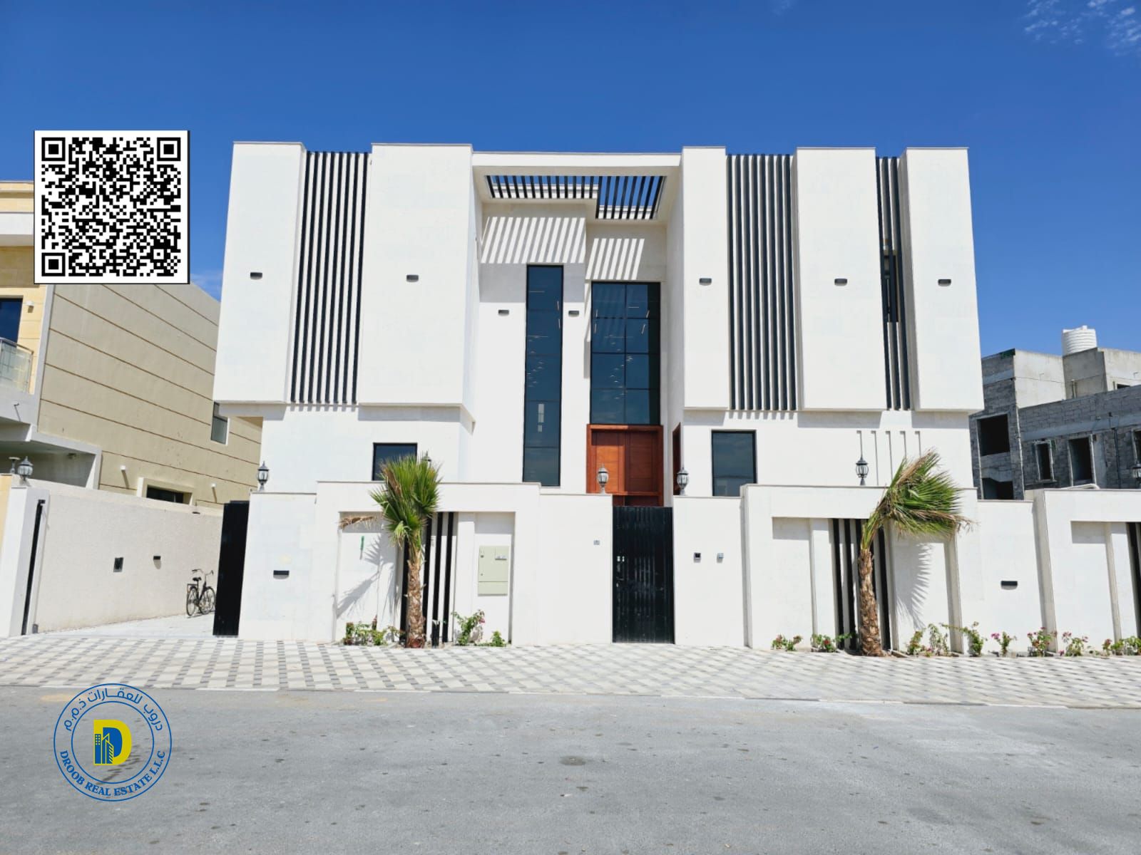 Corner villa for sale in Al Yasmeen, Ajman, 5 rooms and a swimming pool. The villa is ready with water, electricity and air conditioning.