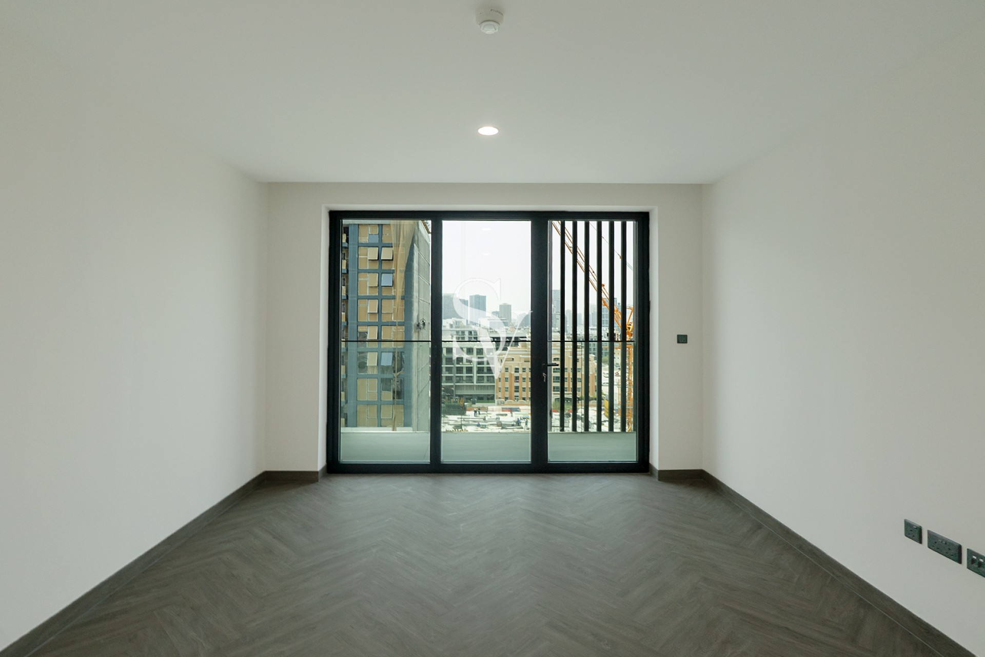 Brand New | Low Floor | White Good | Close to Exit