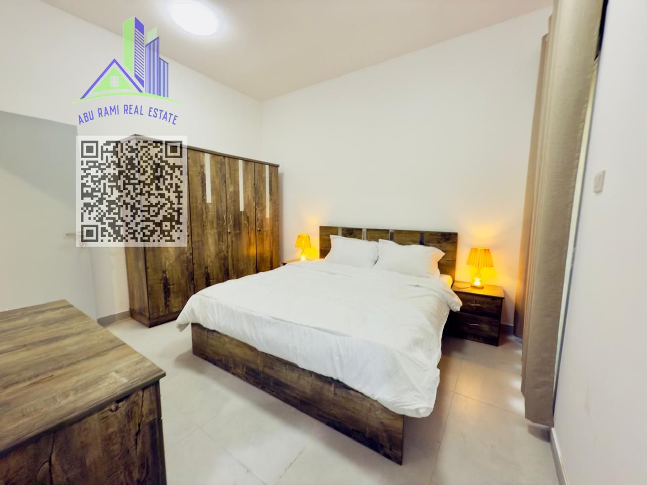 Monthly rent in Ajman Corniche, one room and a living room, 4200. Two rooms and a living room are available for rent, 5500 and 7000. Studio, 3500.