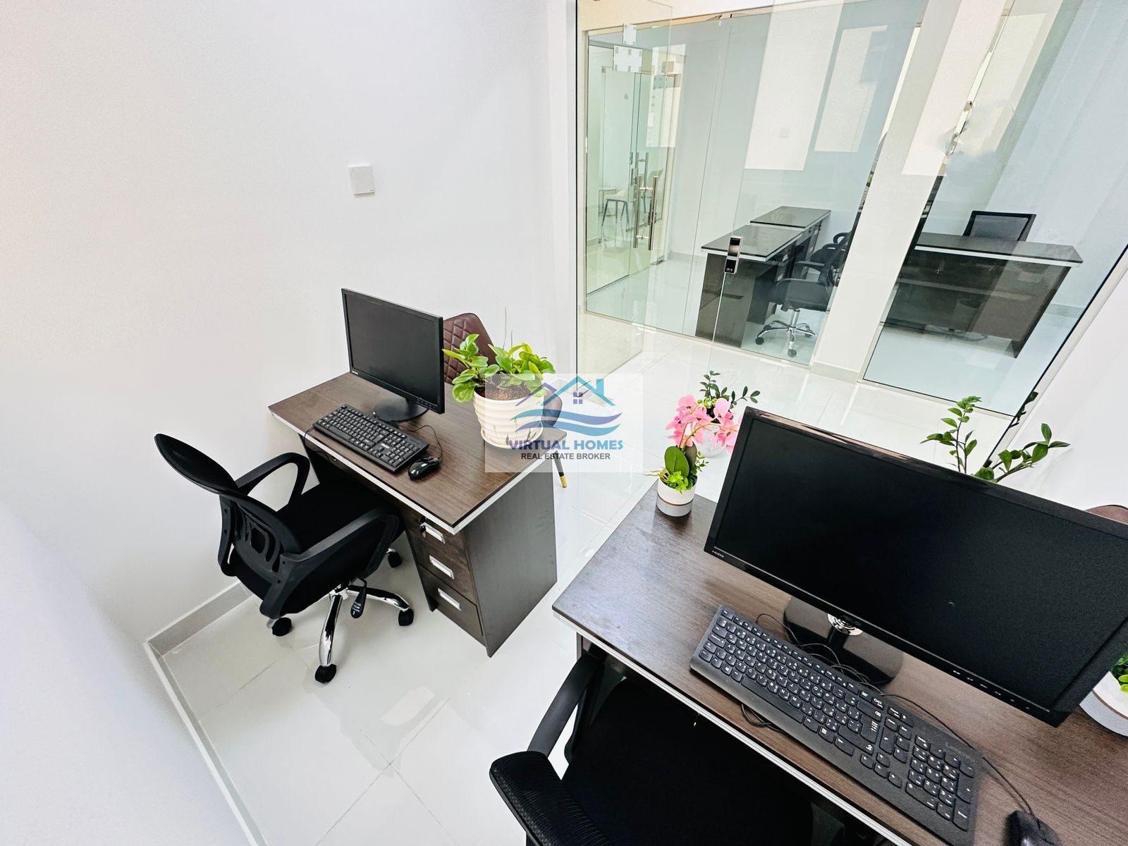 Fully Fitted | 2 Desks+DEWA | 140SQFT