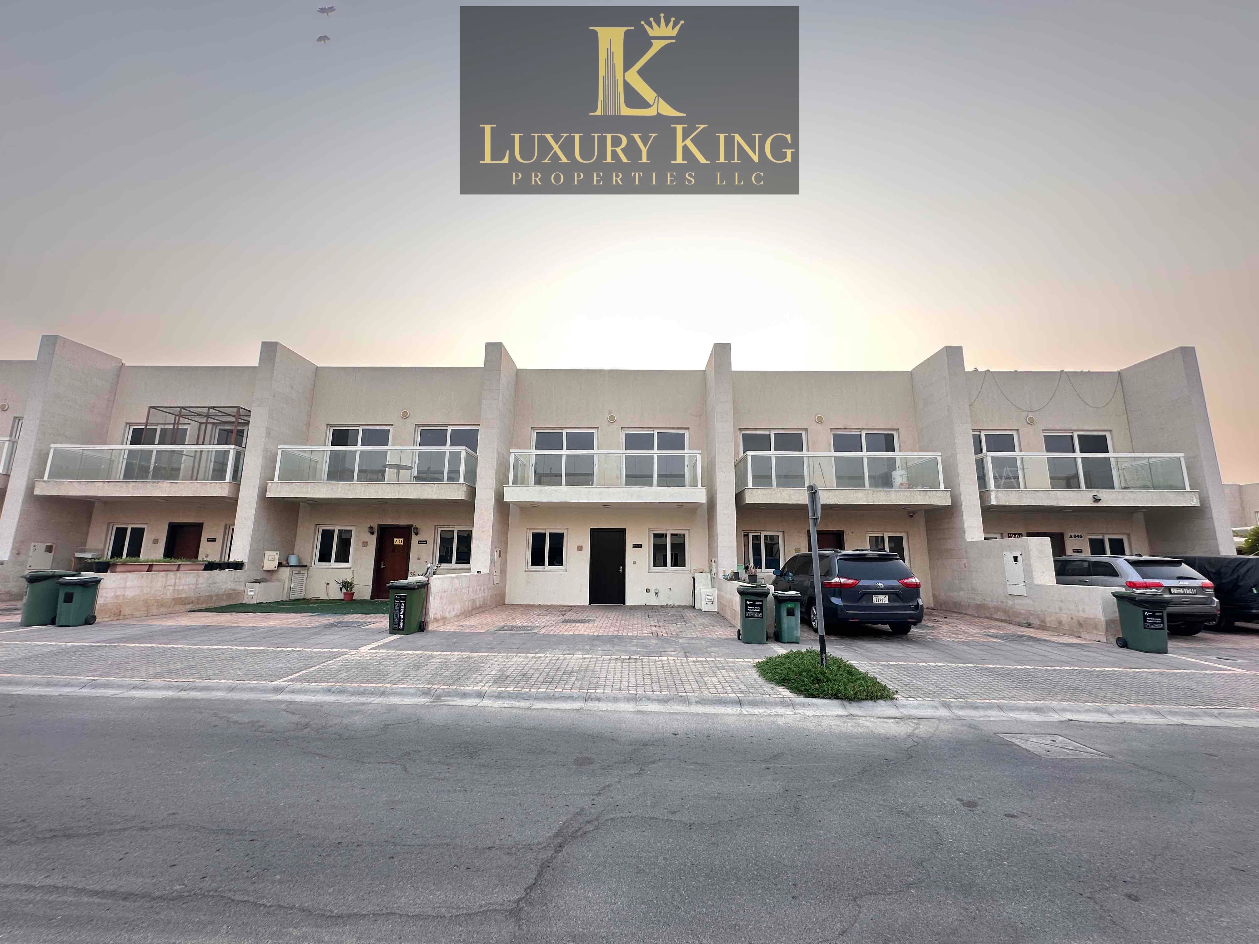 SINGLE ROW , VOT 3 Bed + Maid Room Townhouse